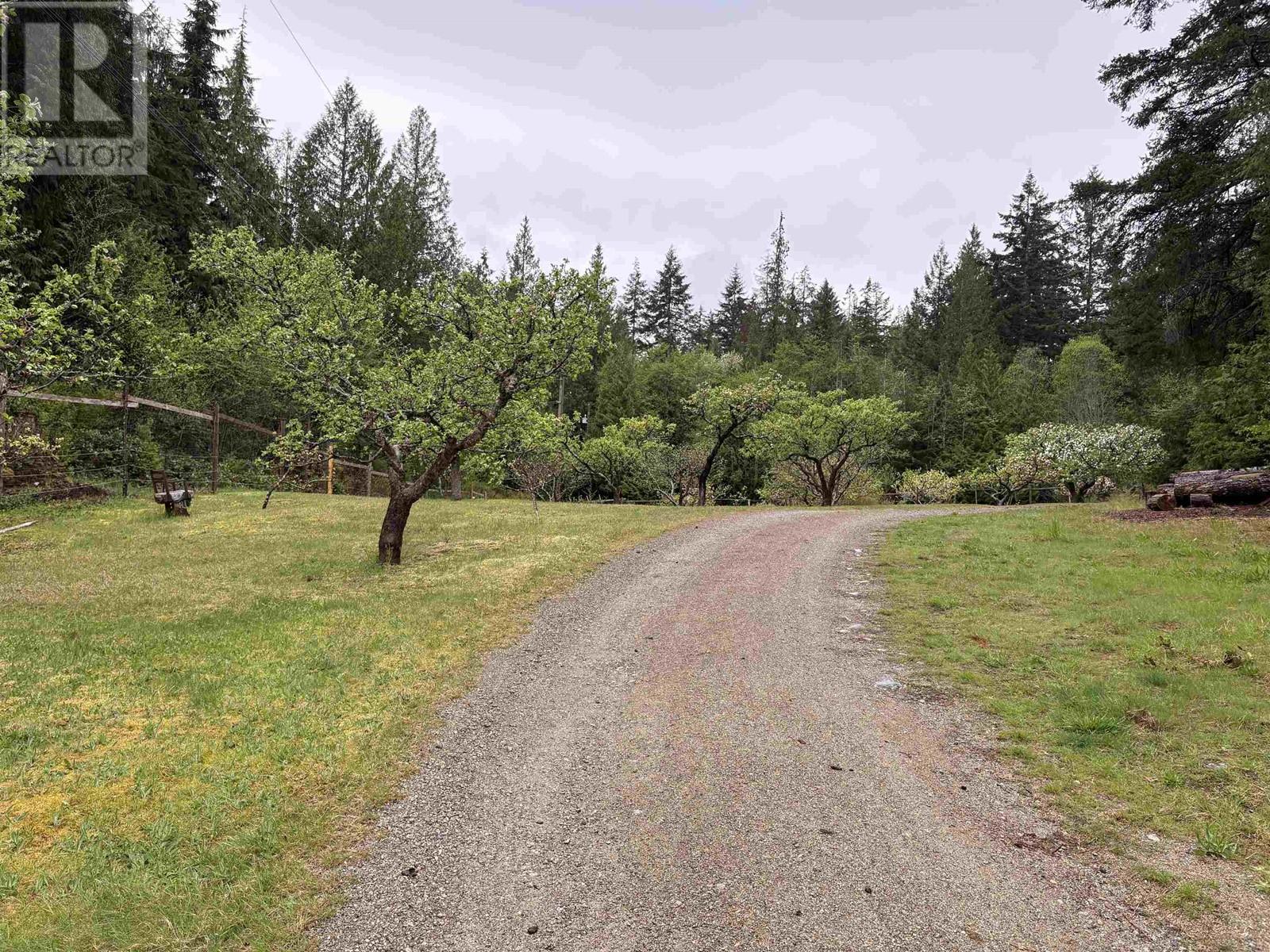 5768 SUTHERLAND ROAD, Halfmoon Bay