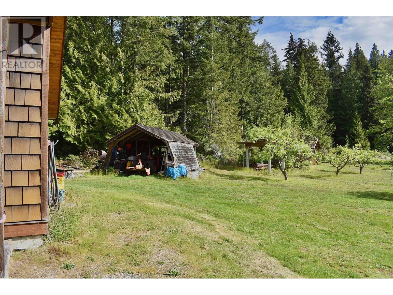 5768 SUTHERLAND ROAD, Halfmoon Bay