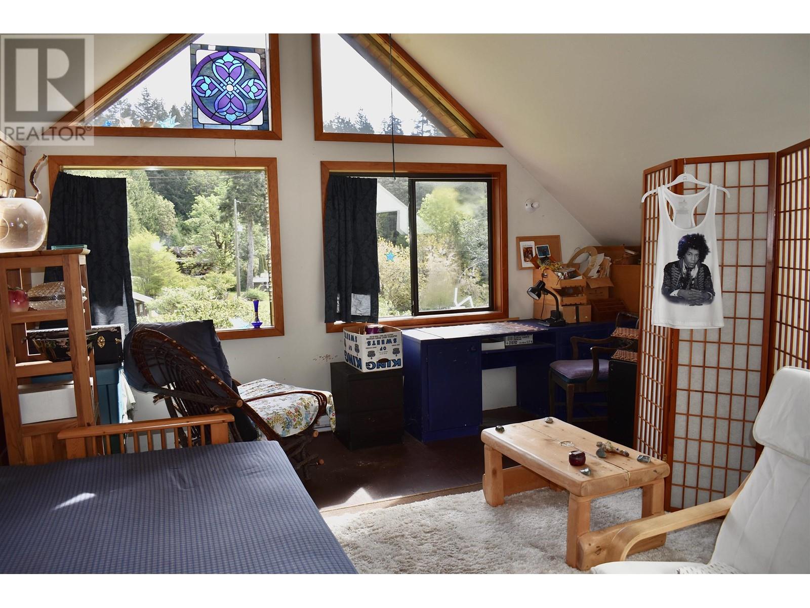 5768 SUTHERLAND ROAD, Halfmoon Bay