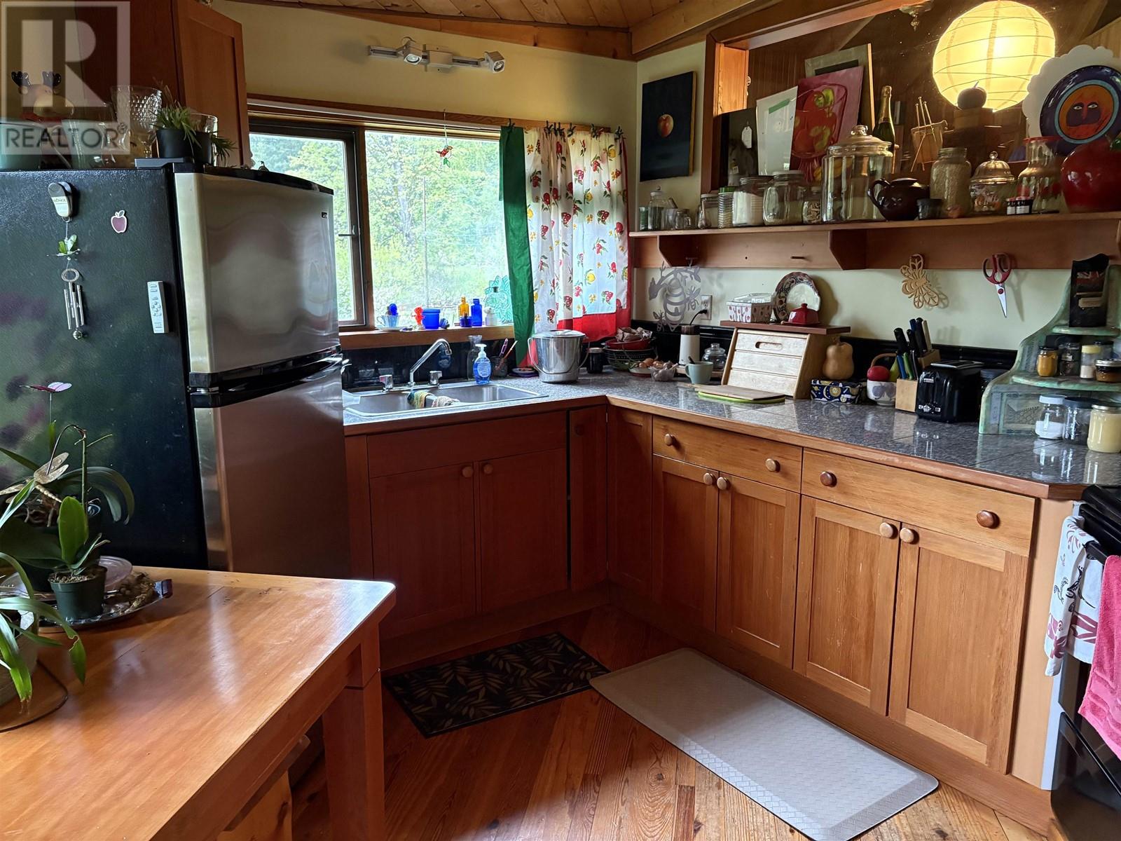 5768 SUTHERLAND ROAD, Halfmoon Bay