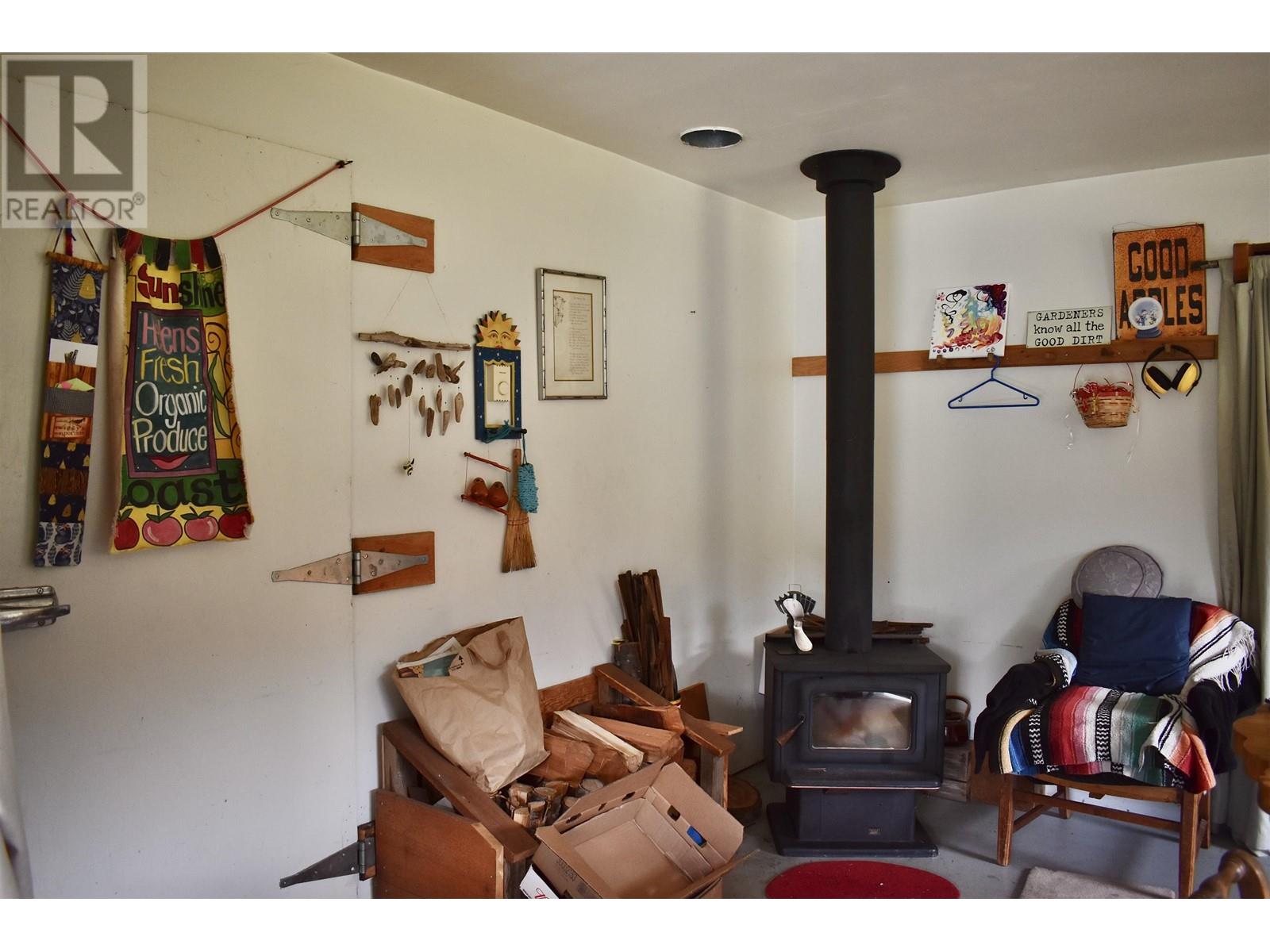 5768 SUTHERLAND ROAD, Halfmoon Bay