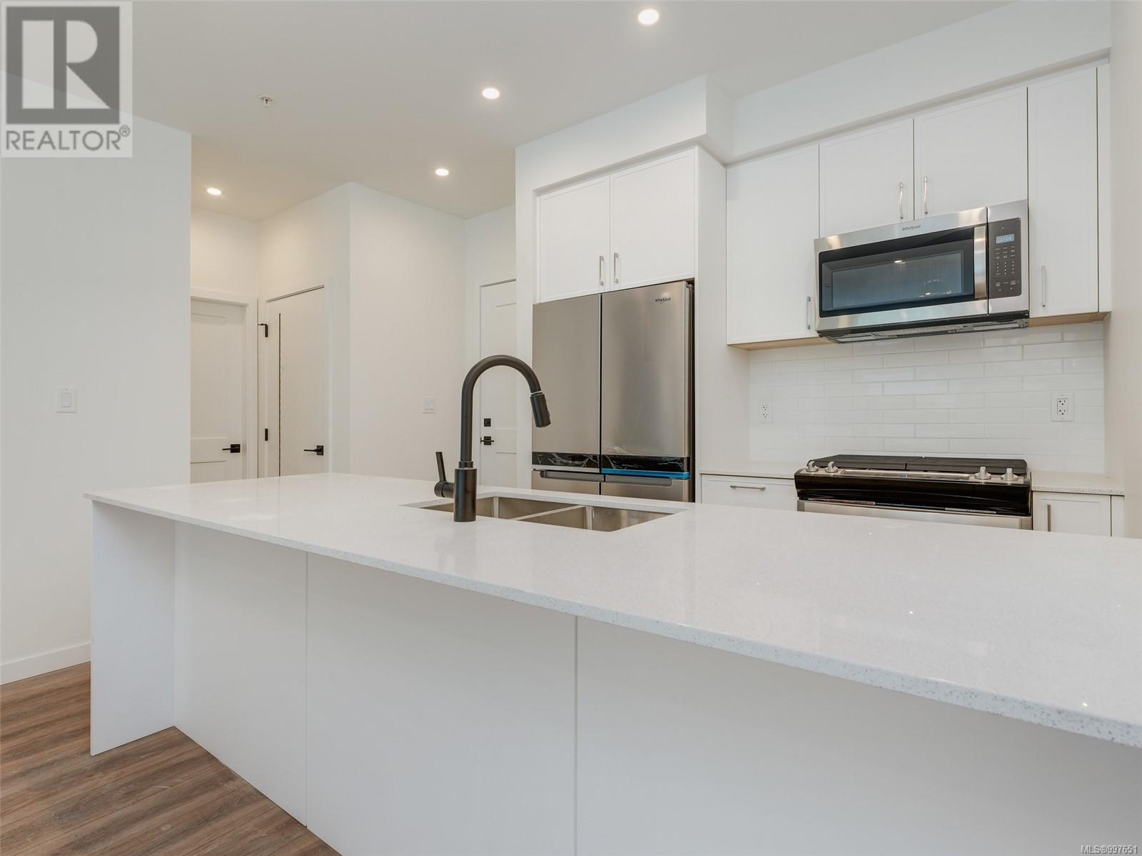 308 654 Granderson Road, Langford