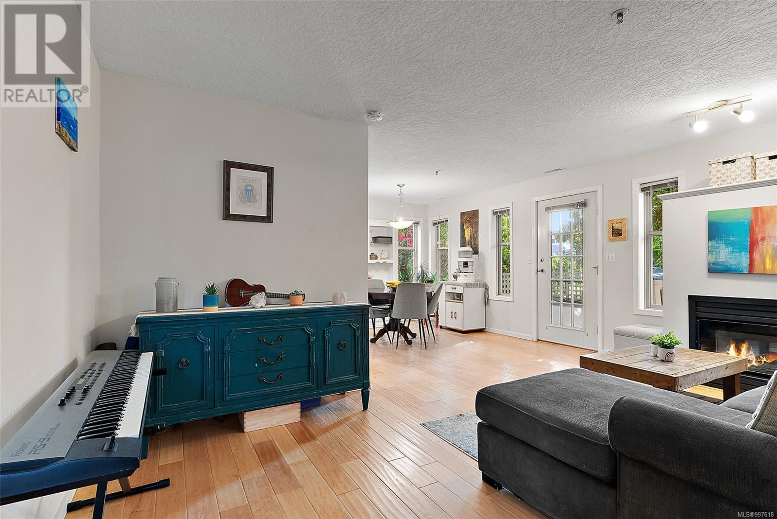206 3160 Albina Street, Saanich