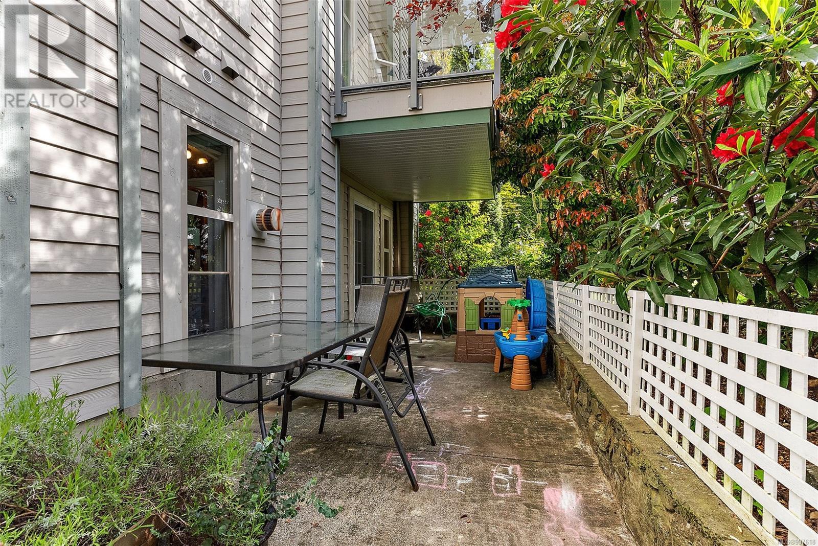 206 3160 Albina Street, Saanich