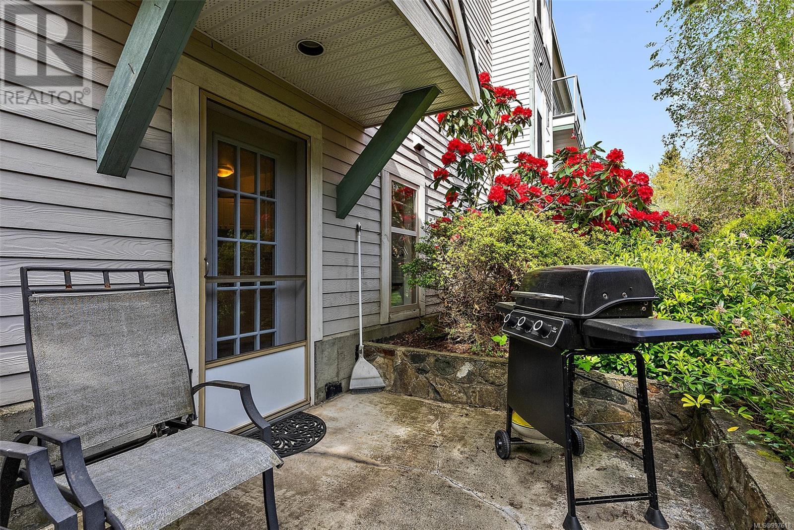 206 3160 Albina Street, Saanich