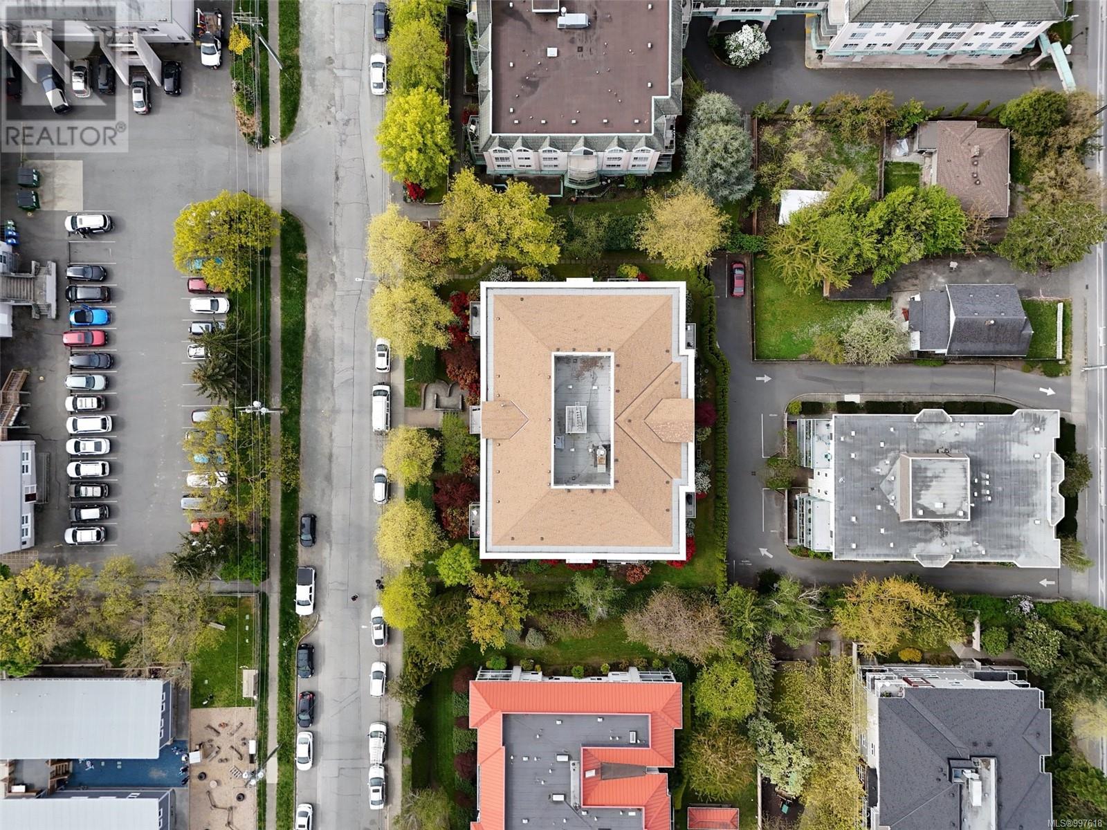206 3160 Albina Street, Saanich