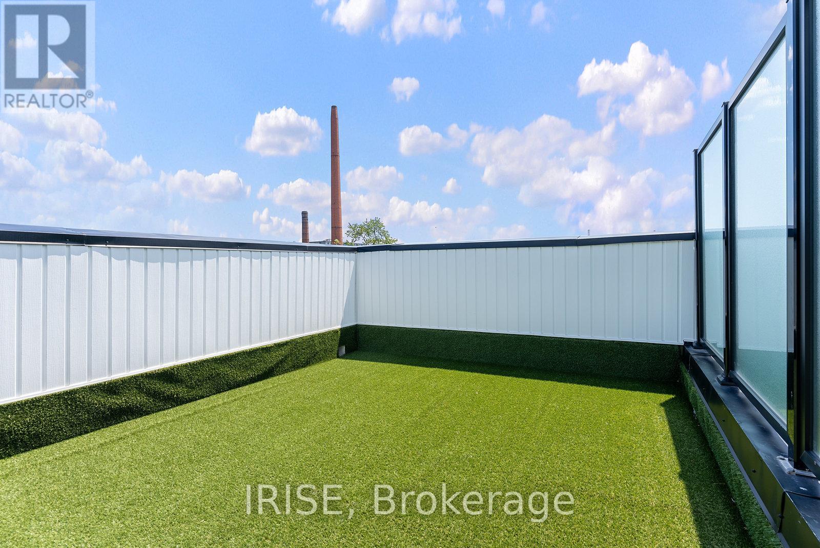 Photo 4 of 311 485 Logan Avenue S, Toronto ON