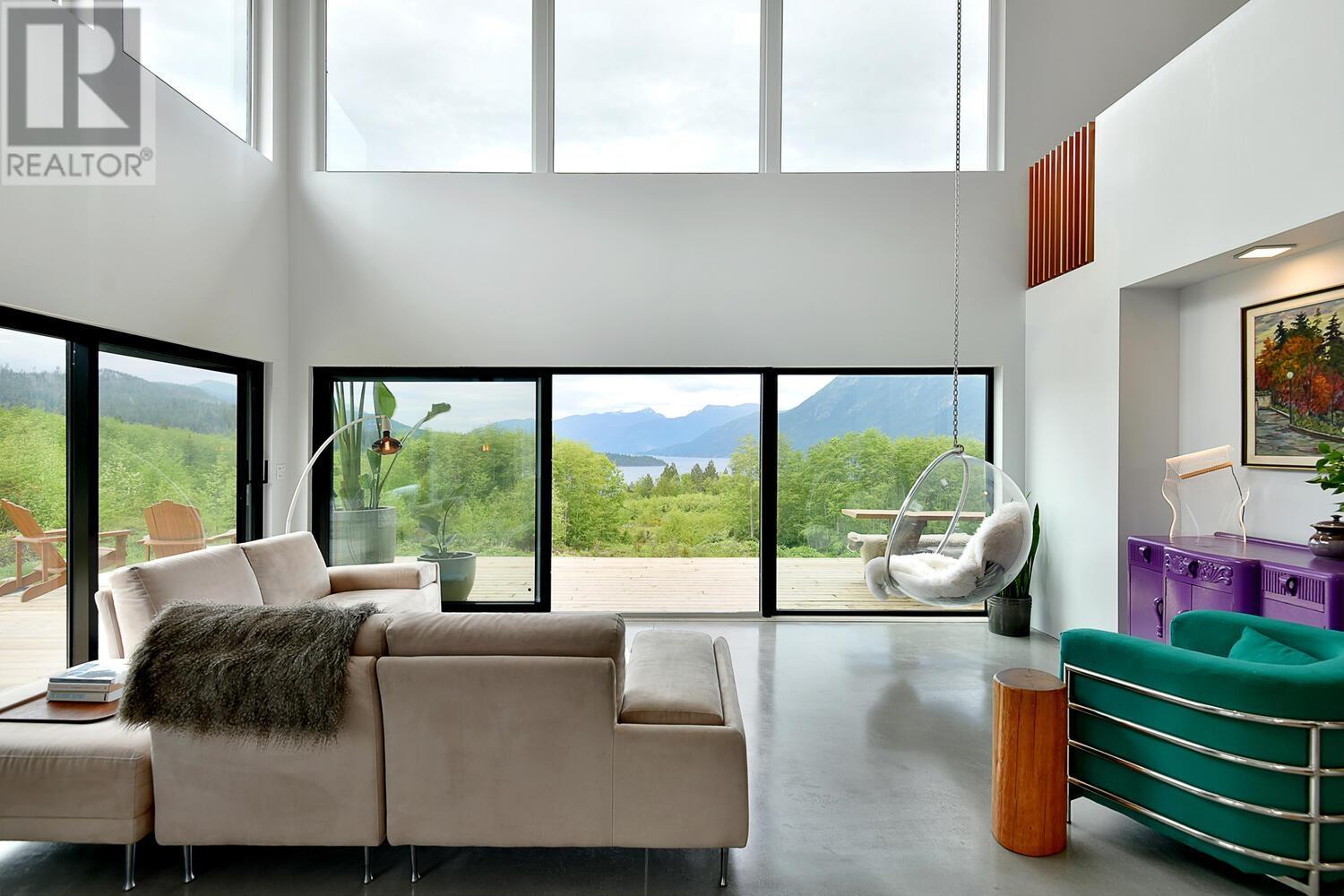 6400 CROWSTON ROAD, Sechelt