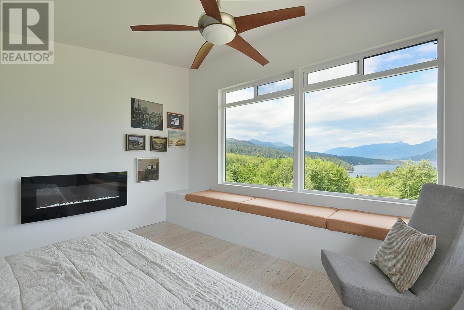 6400 CROWSTON ROAD, Sechelt