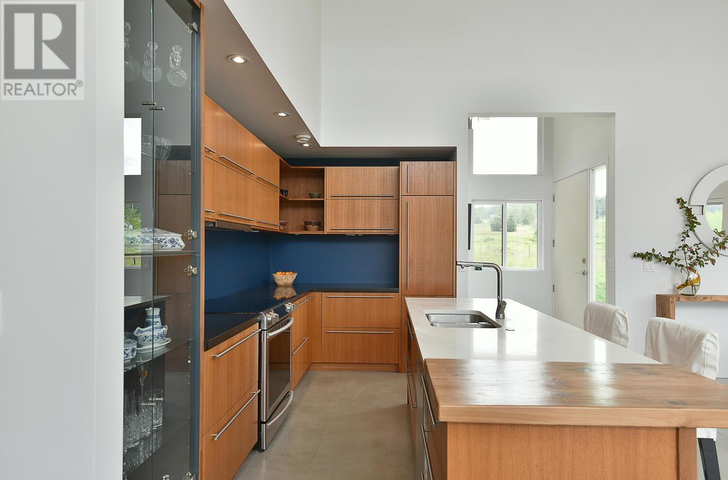 6400 CROWSTON ROAD, Sechelt