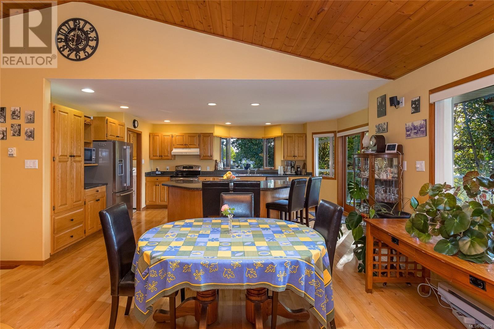 Photo 16 of 10662 Alder Cres, Youbou BC