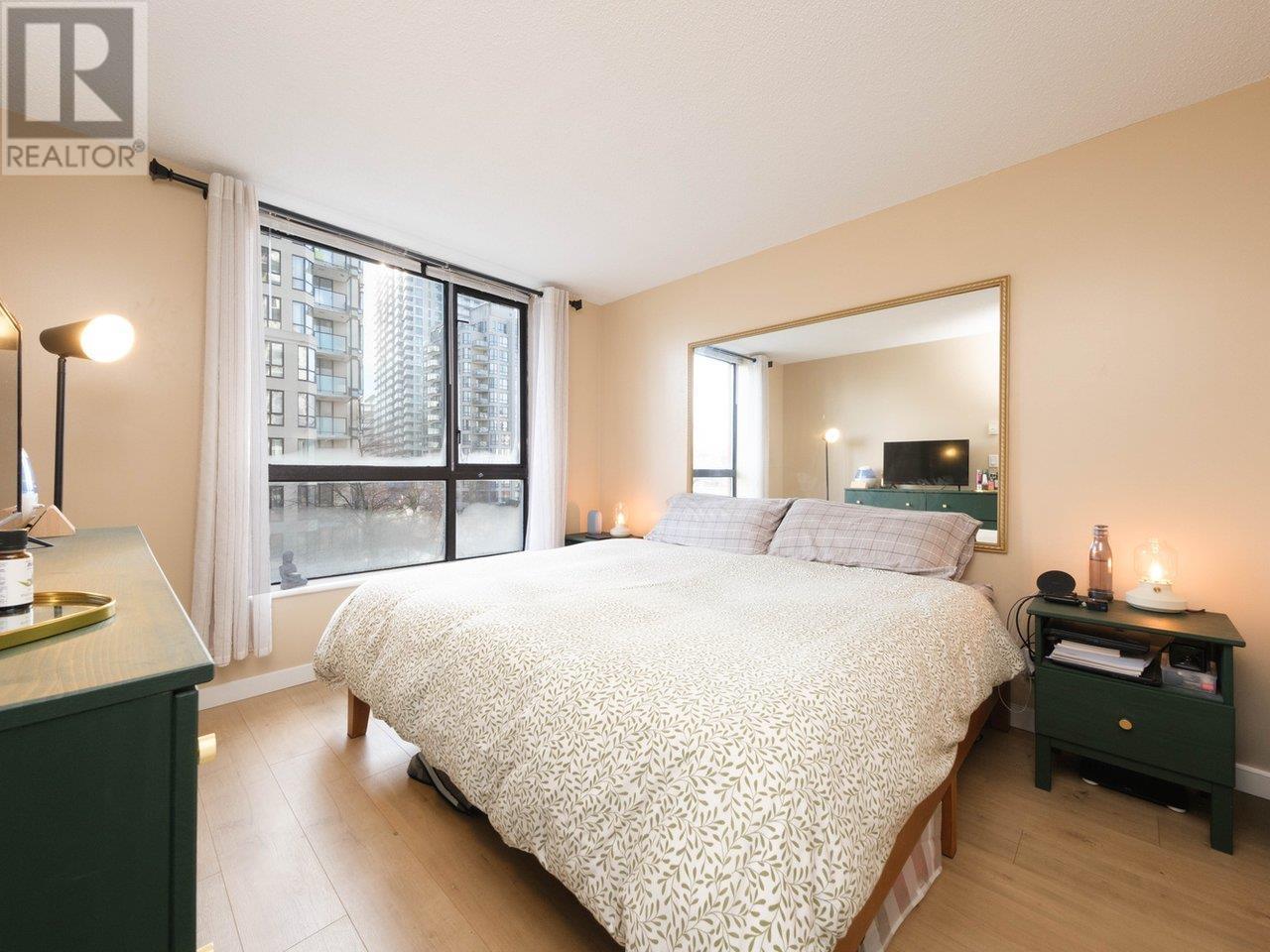 306 833 AGNES STREET, New Westminster