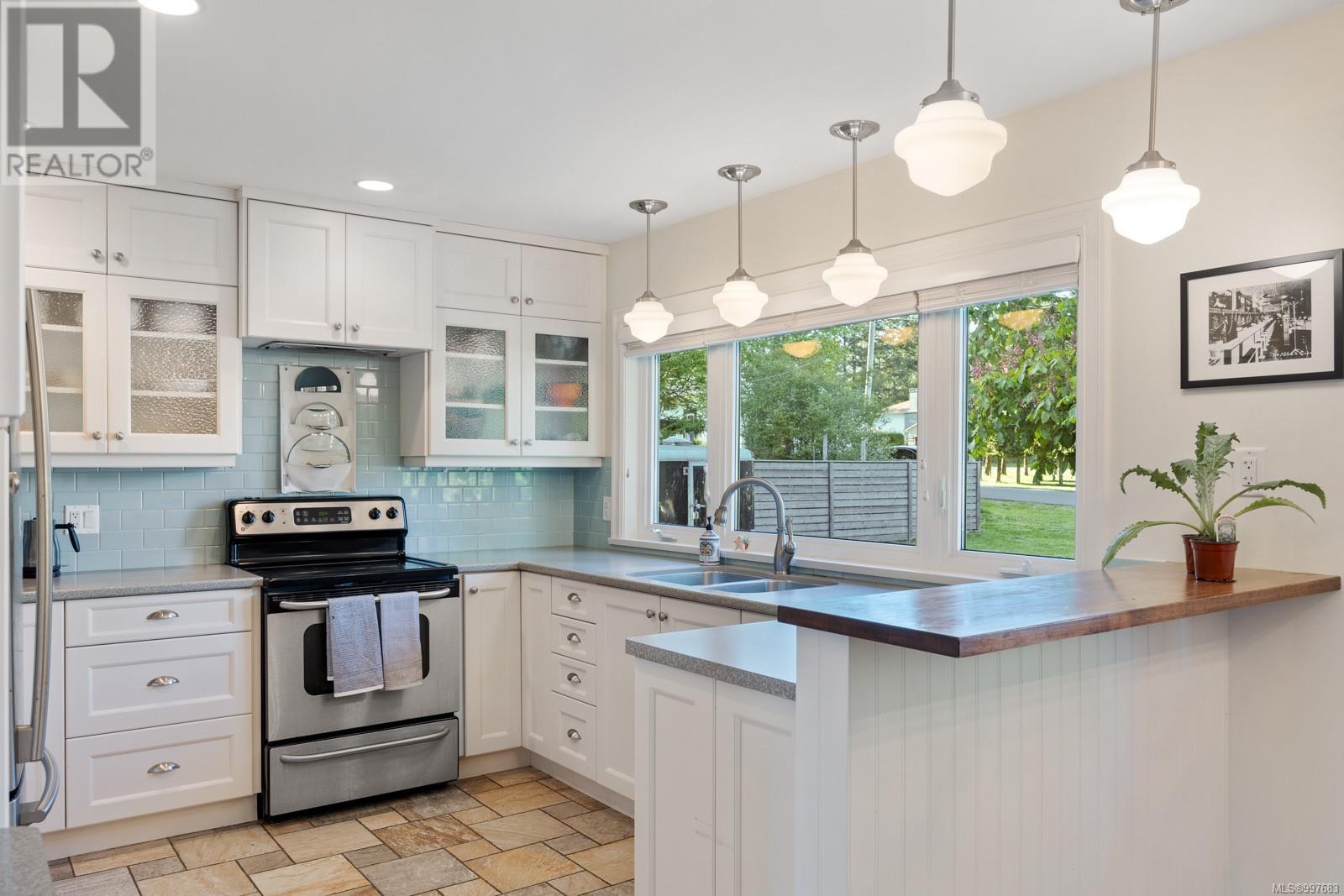 1589 Cedar Ave, Comox