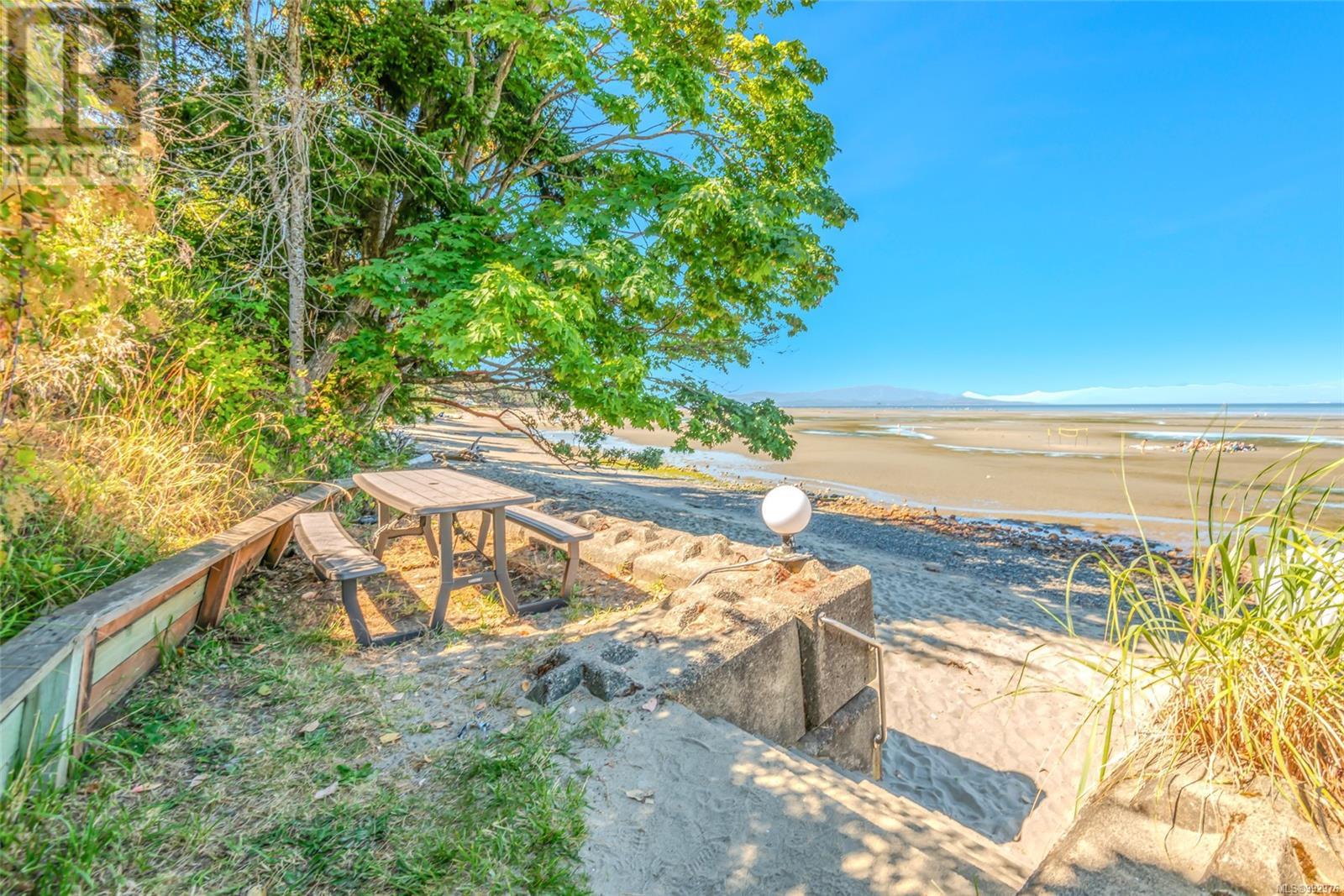 309 1165 Resort Dr, Parksville real estate listing 992976