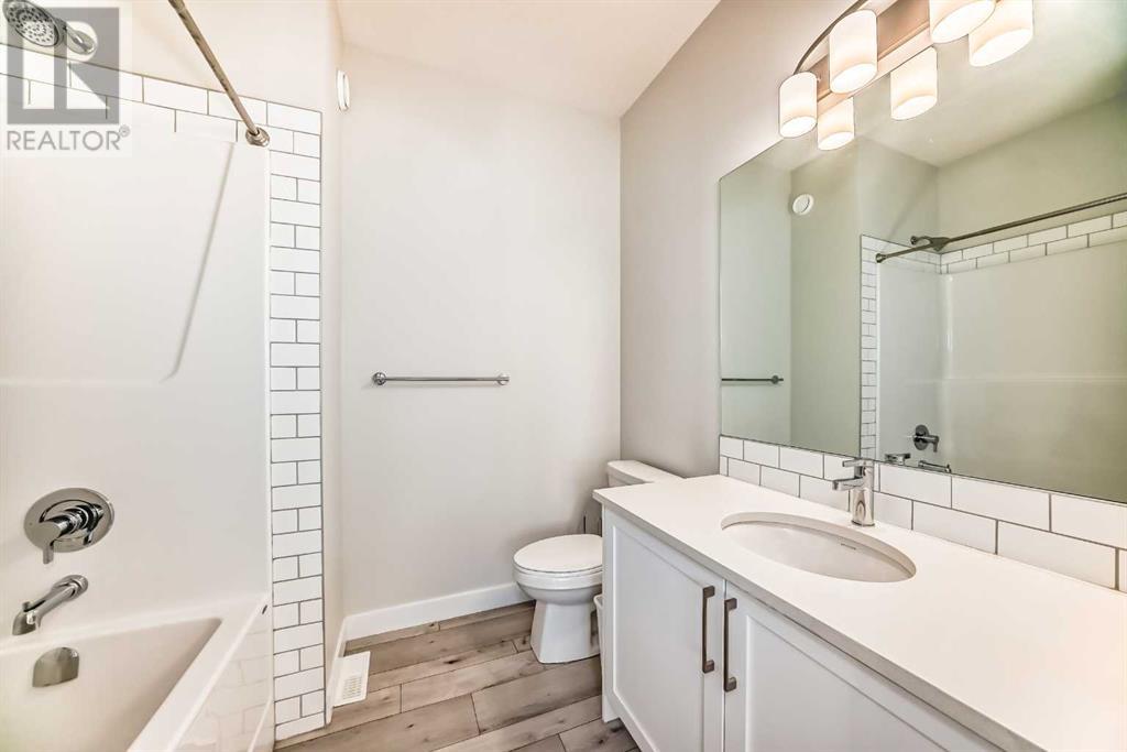 Single Family House for Sale in  Les Jardins Park SE Douglasdale/Glen Calgary 