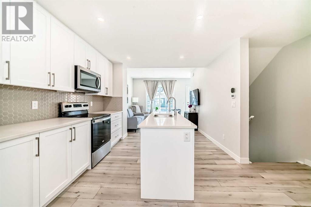 Single Family House for Sale in  Les Jardins Park SE Douglasdale/Glen Calgary 