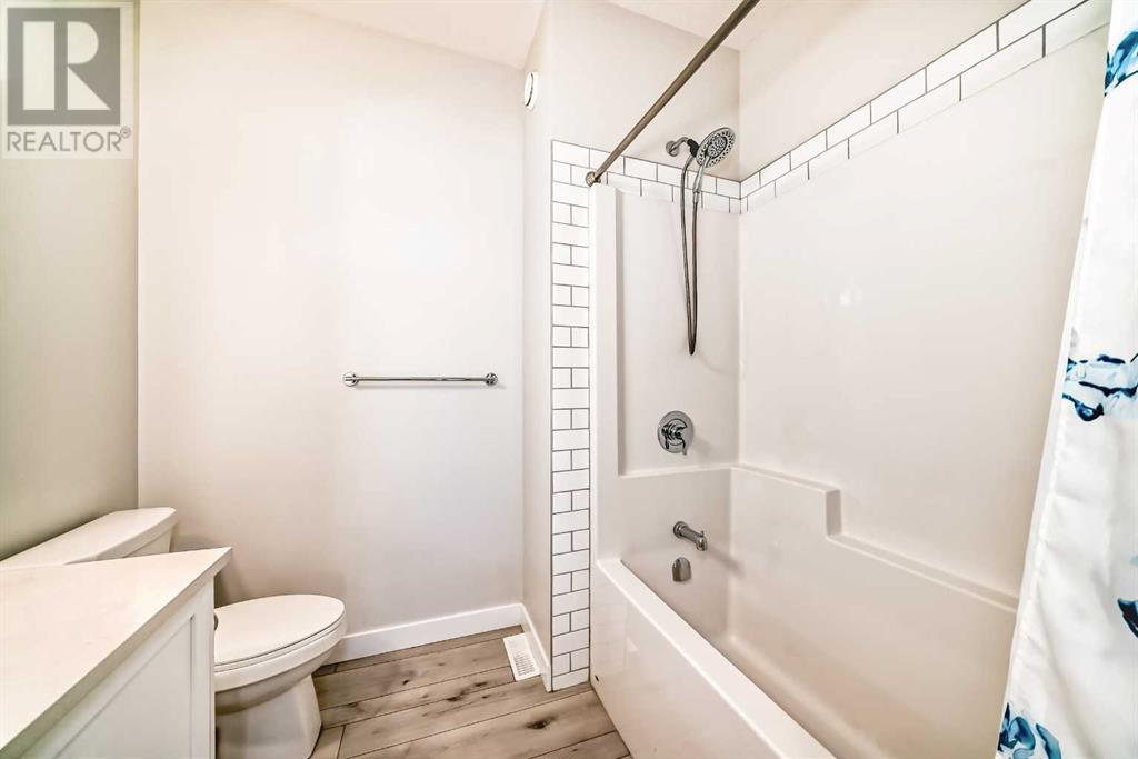 Single Family House for Sale in  Les Jardins Park SE Douglasdale/Glen Calgary 