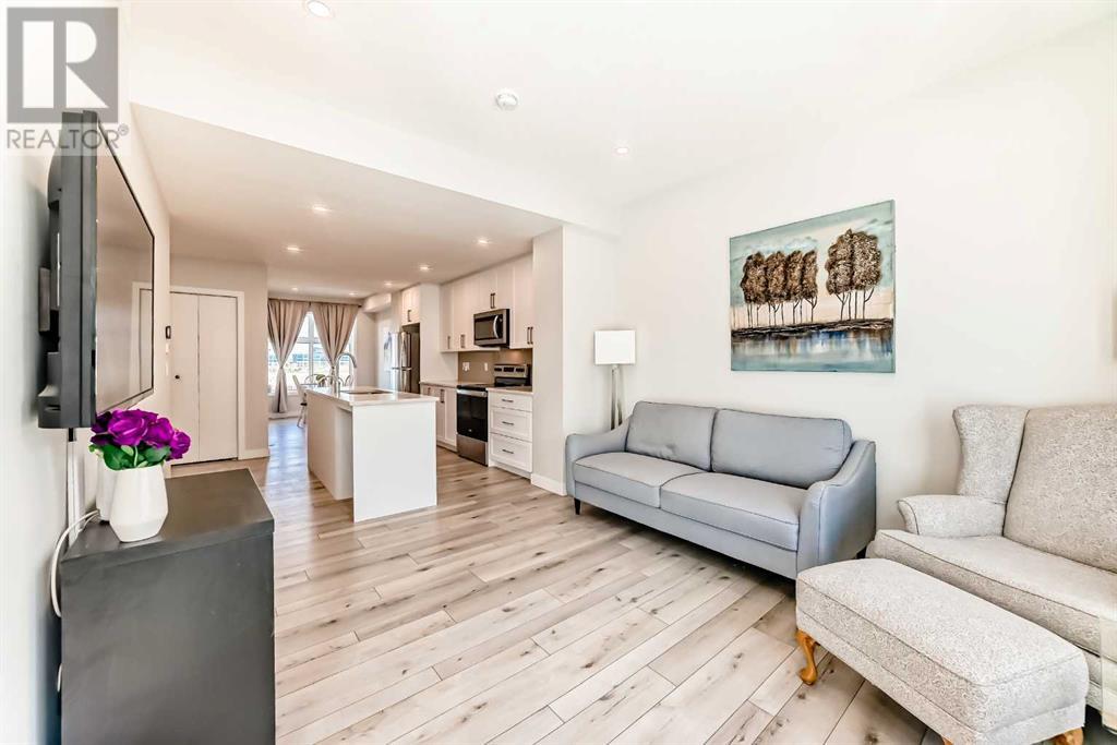 Single Family House for Sale in  Les Jardins Park SE Douglasdale/Glen Calgary 