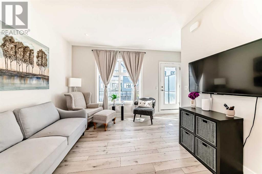 Single Family House for Sale in  Les Jardins Park SE Douglasdale/Glen Calgary 