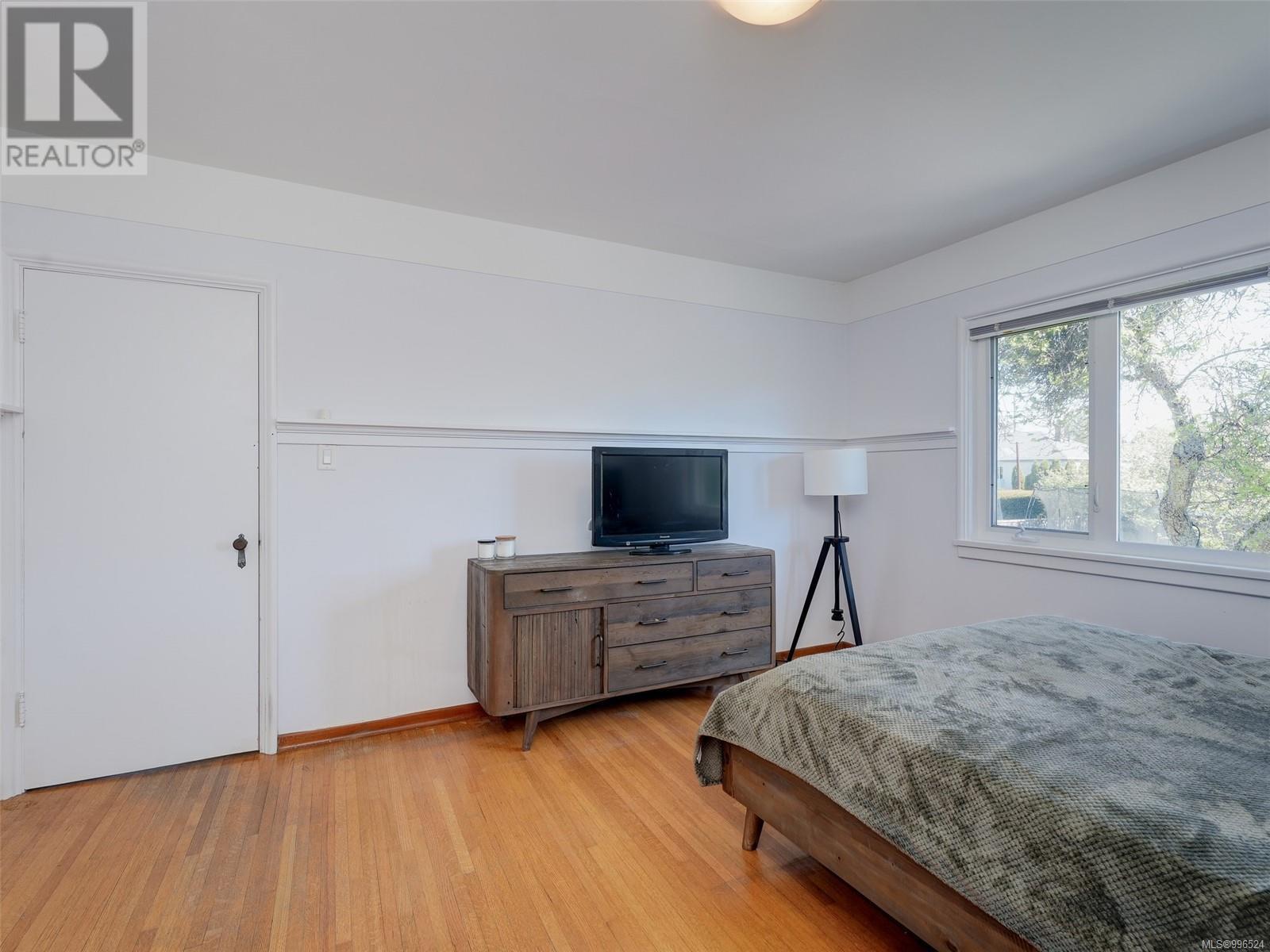  2536 Thompson Avenue, Oak Bay