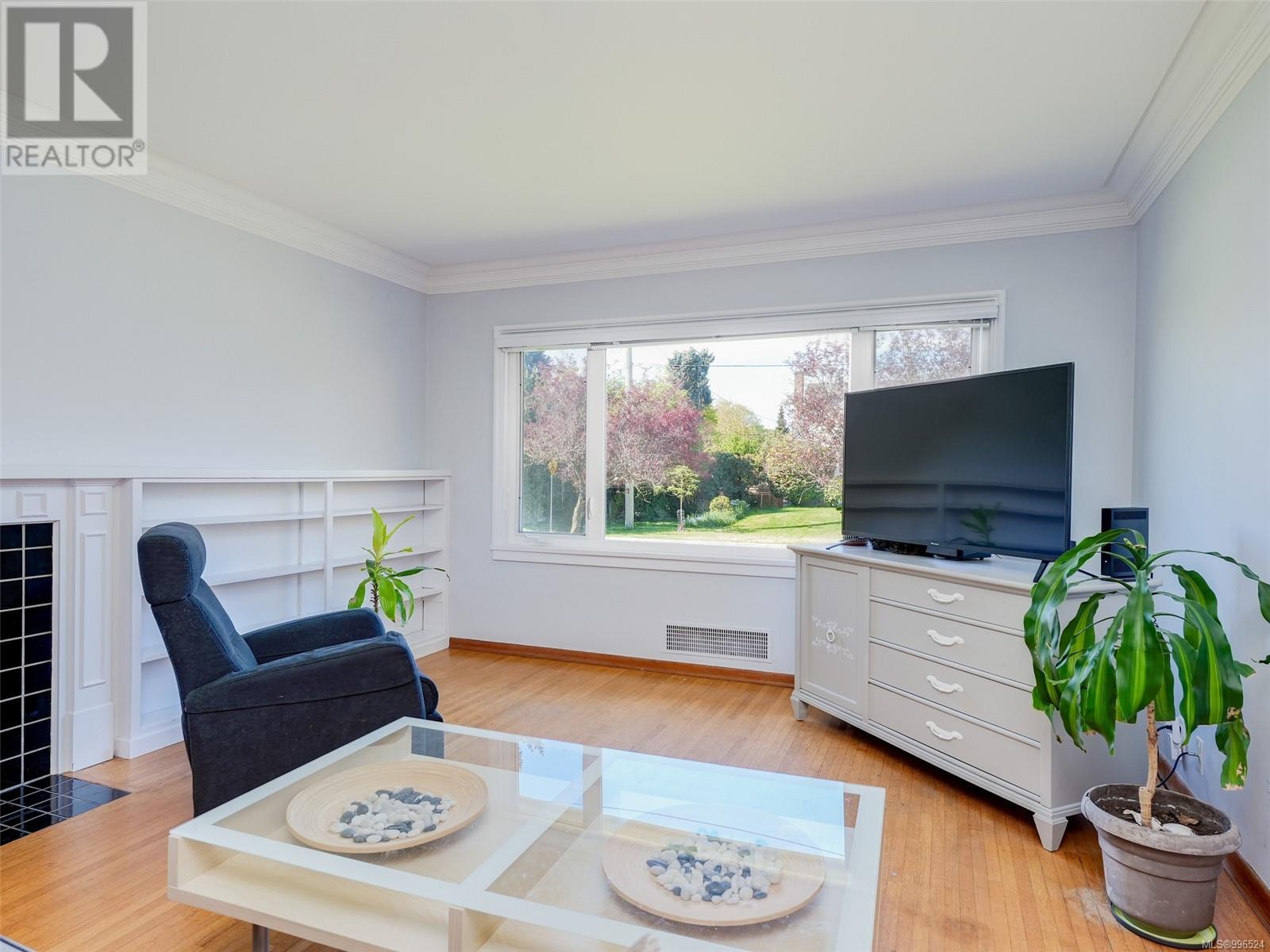 Photo 17 of 2536 Thompson Ave, Oak Bay BC