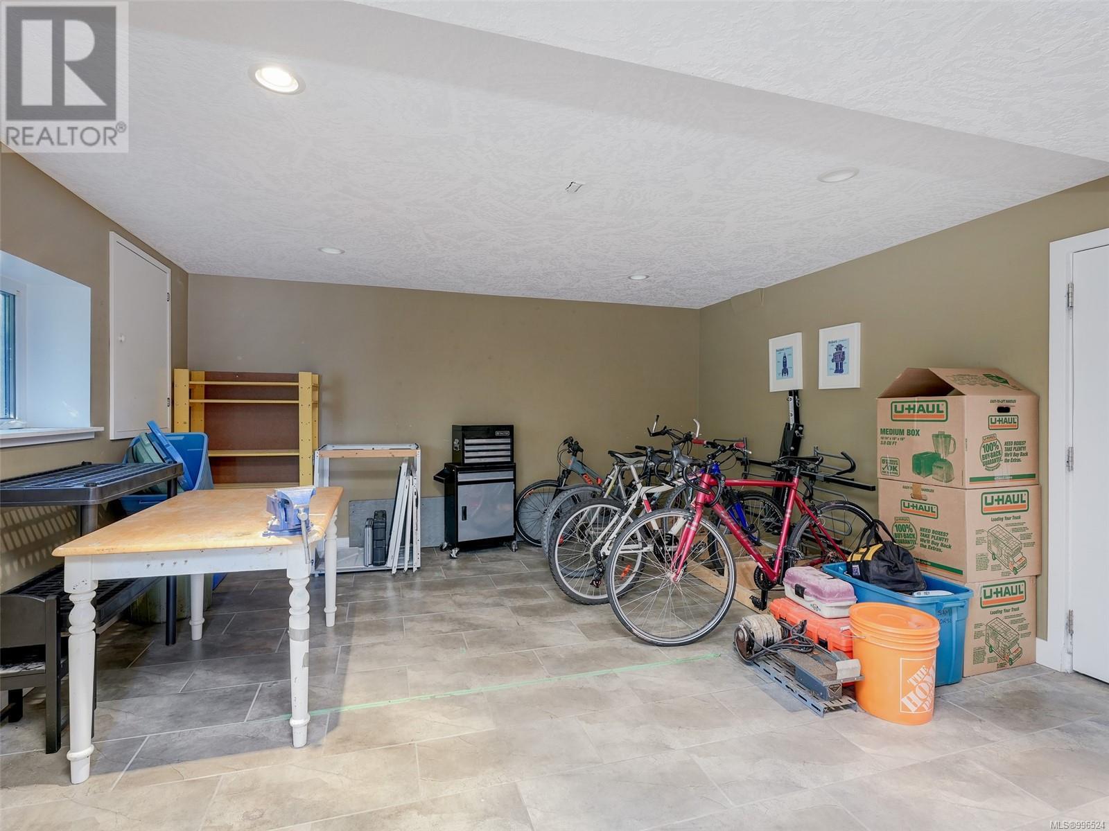  2536 Thompson Avenue, Oak Bay