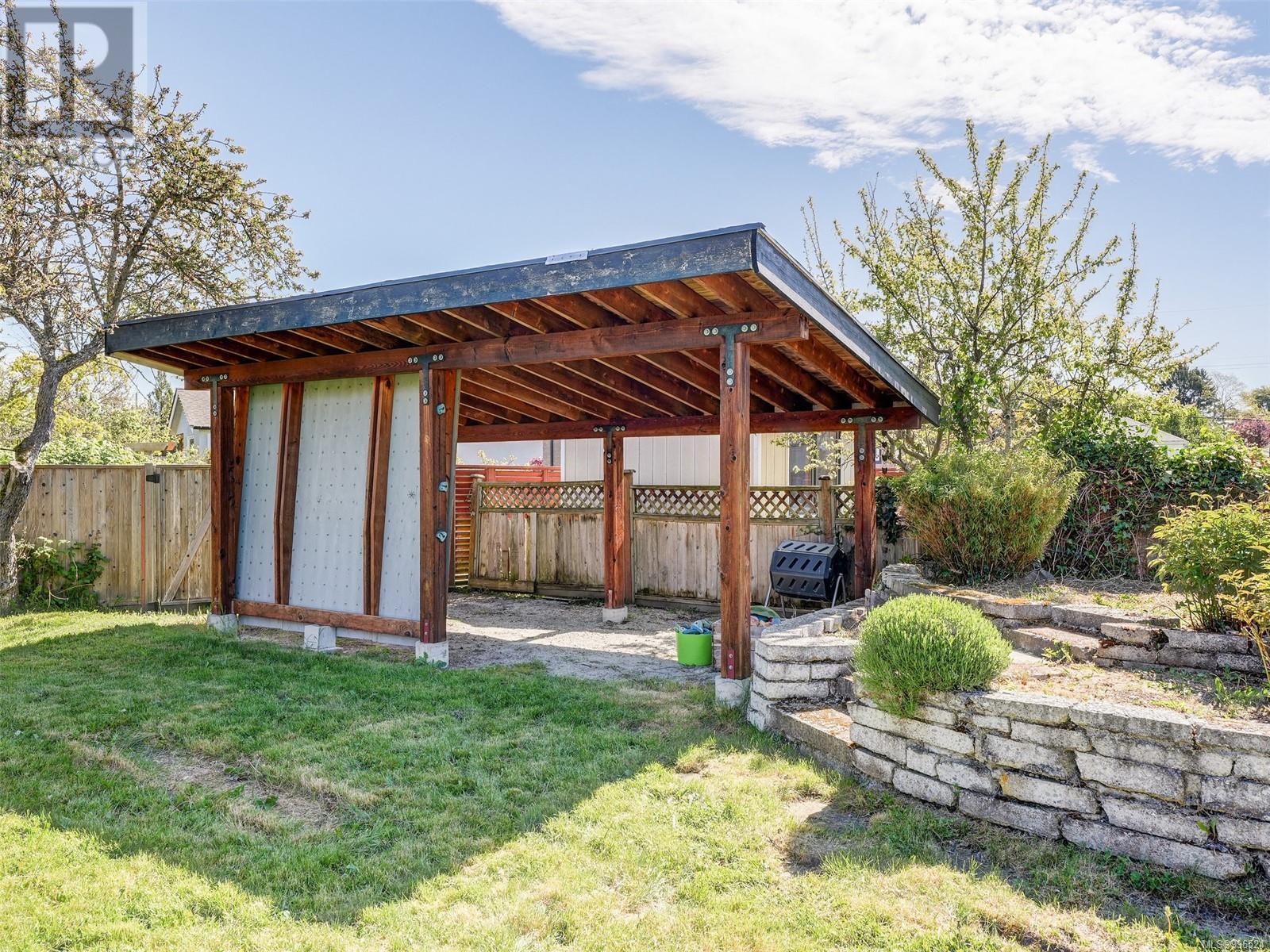 Photo 6 of 2536 Thompson Ave, Oak Bay BC
