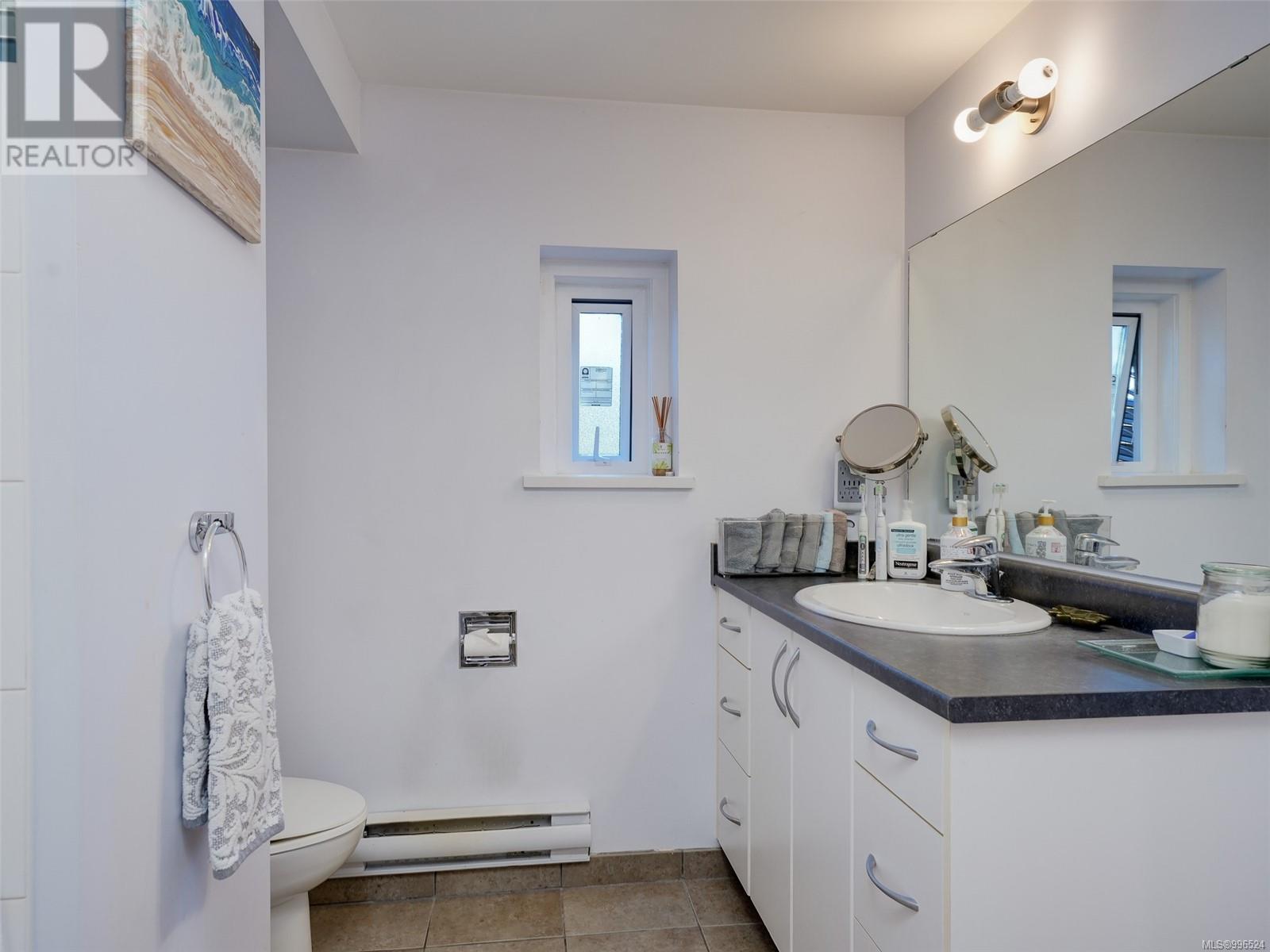 Photo 11 of 2536 Thompson Ave, Oak Bay BC