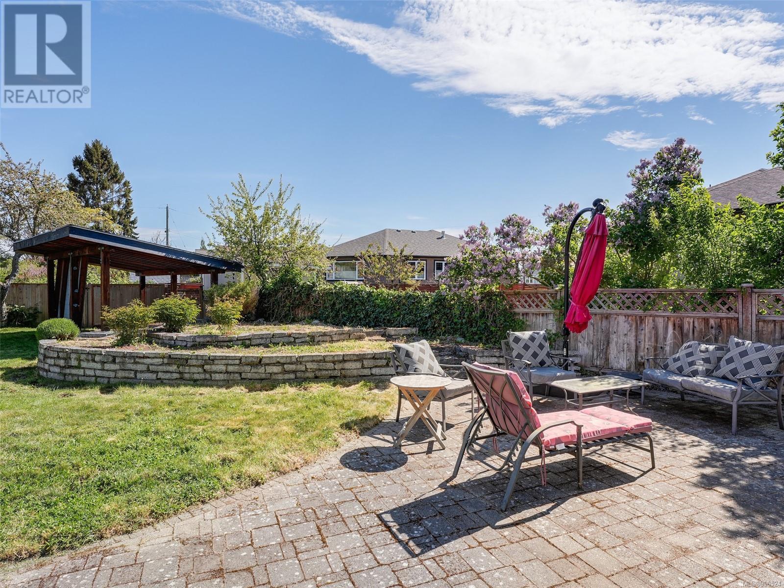Photo 21 of 2536 Thompson Ave, Oak Bay BC