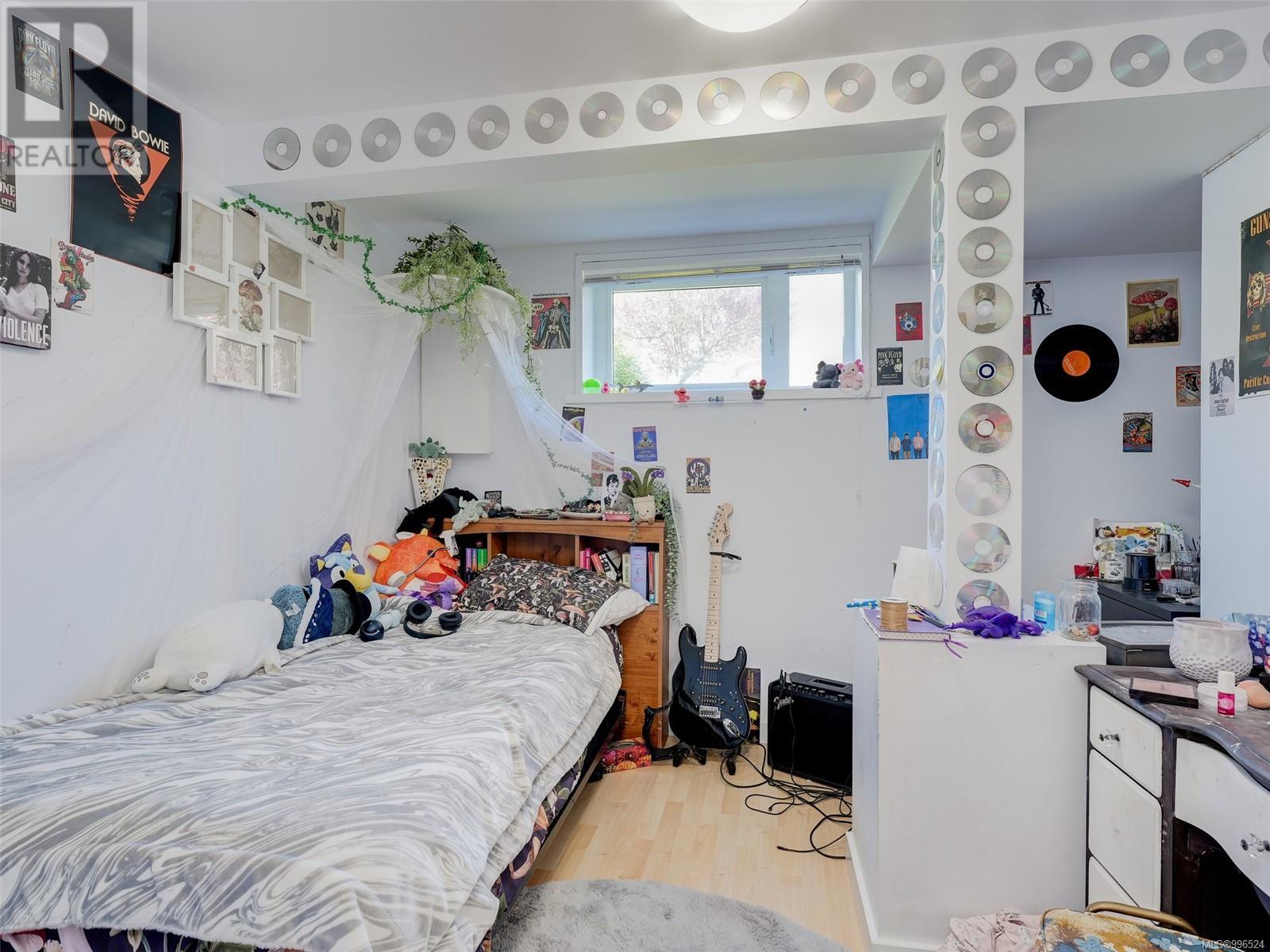 Photo 12 of 2536 Thompson Ave, Oak Bay BC
