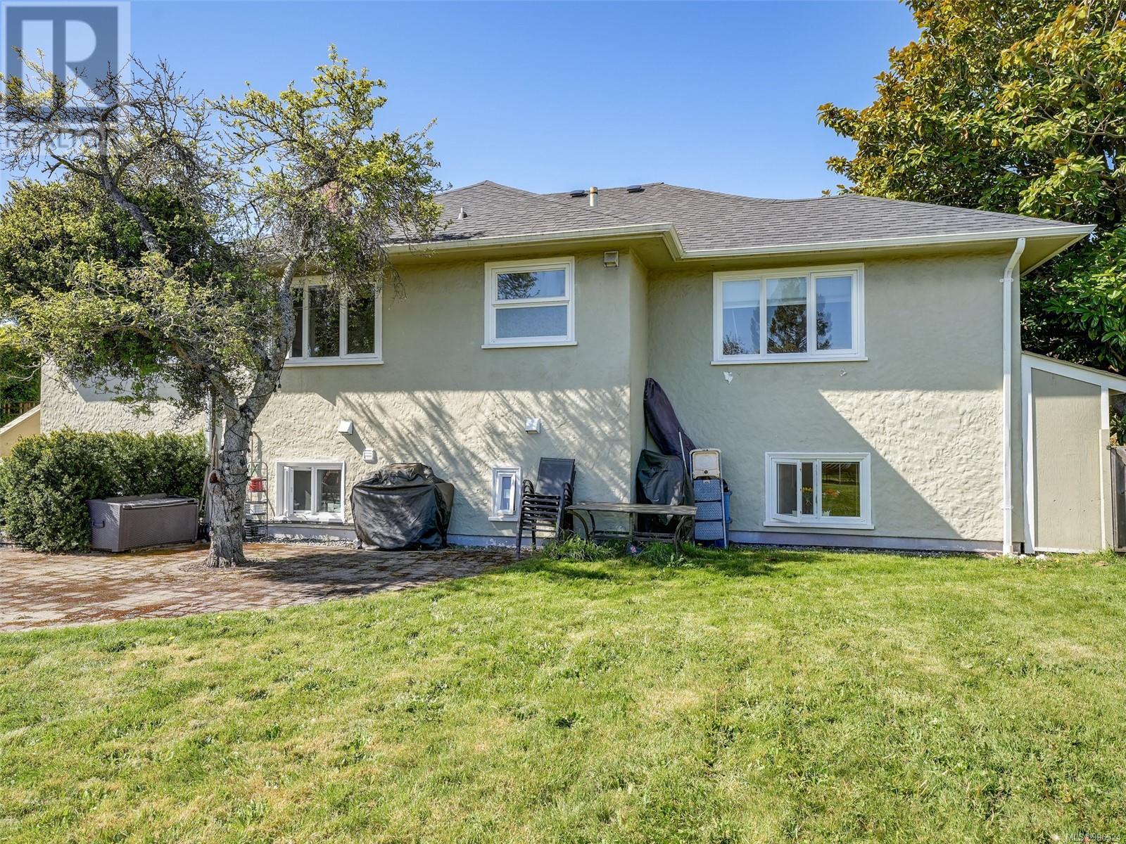 Photo 14 of 2536 Thompson Ave, Oak Bay BC