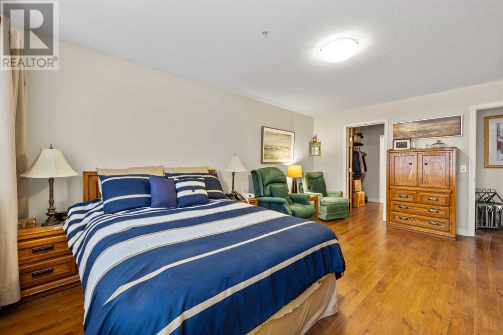 Single Family House for Sale in    Street SW Glenbrook Calgary 