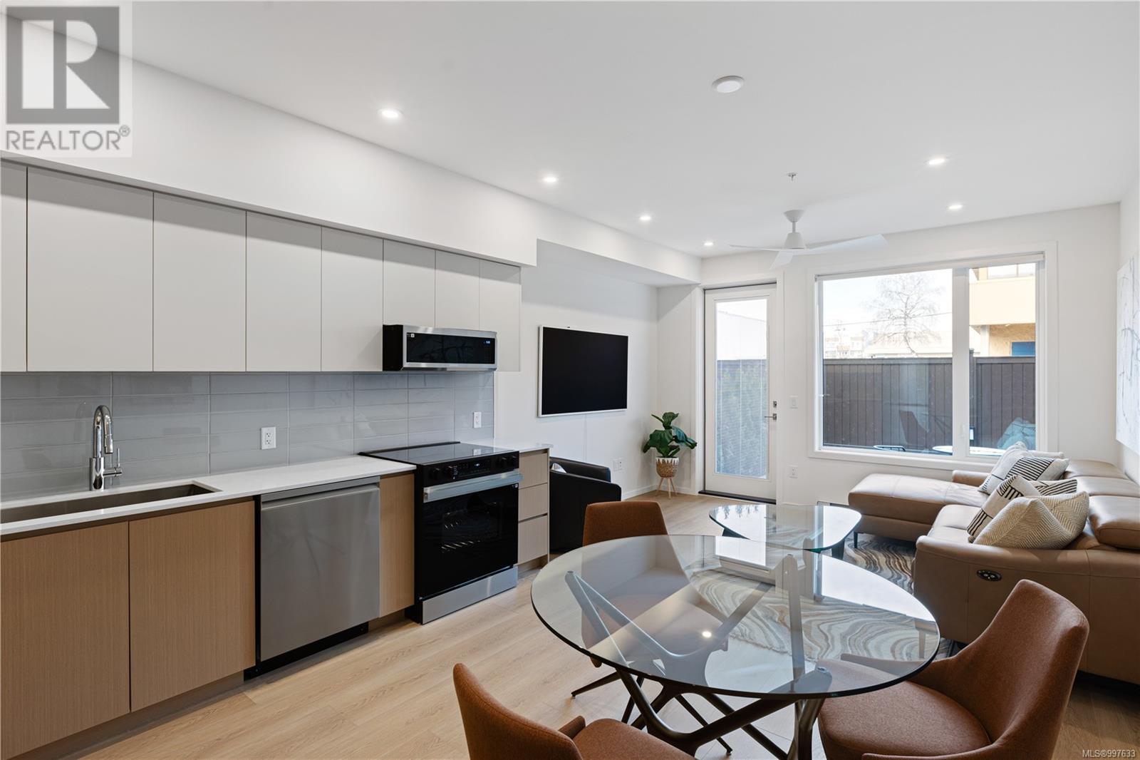 106 2374 Oakville Avenue, Sidney