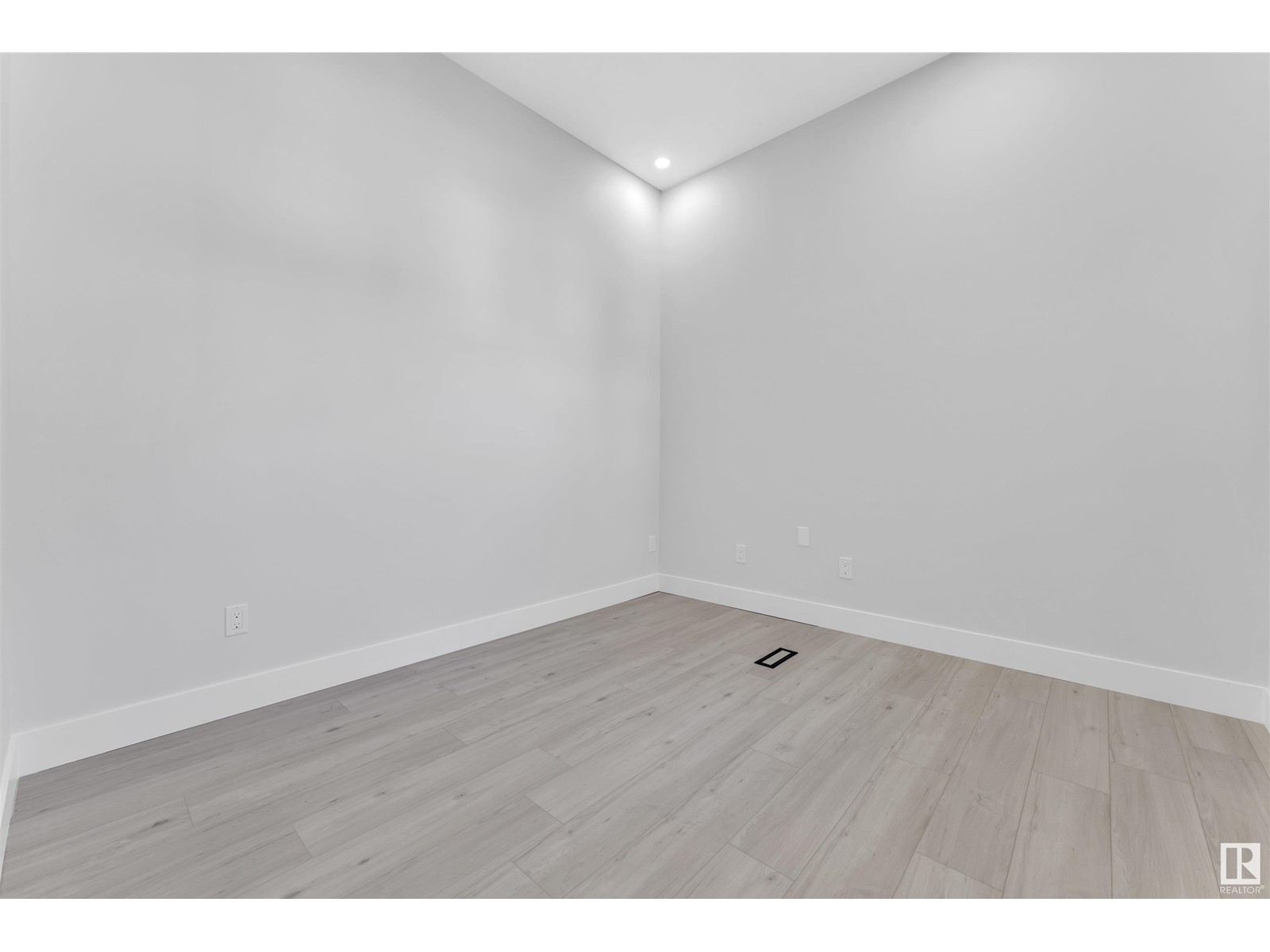 1736 18 ST NW, Edmonton