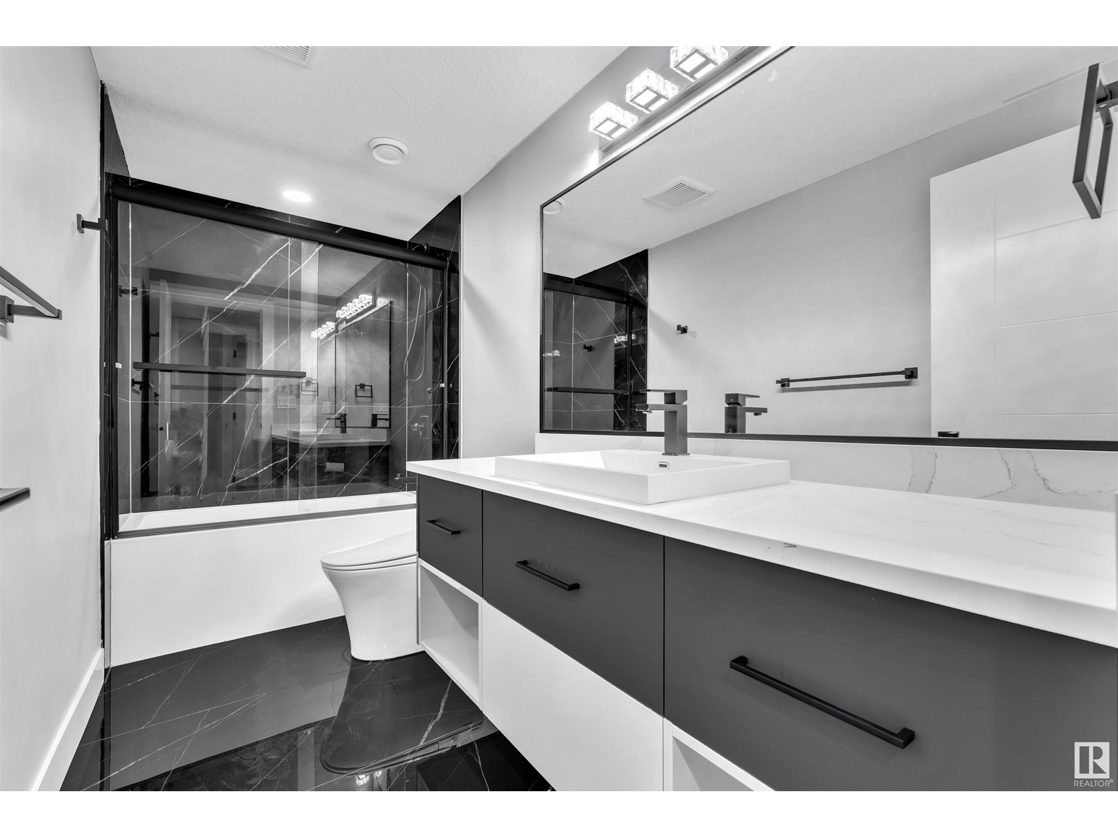 1736 18 ST NW, Edmonton