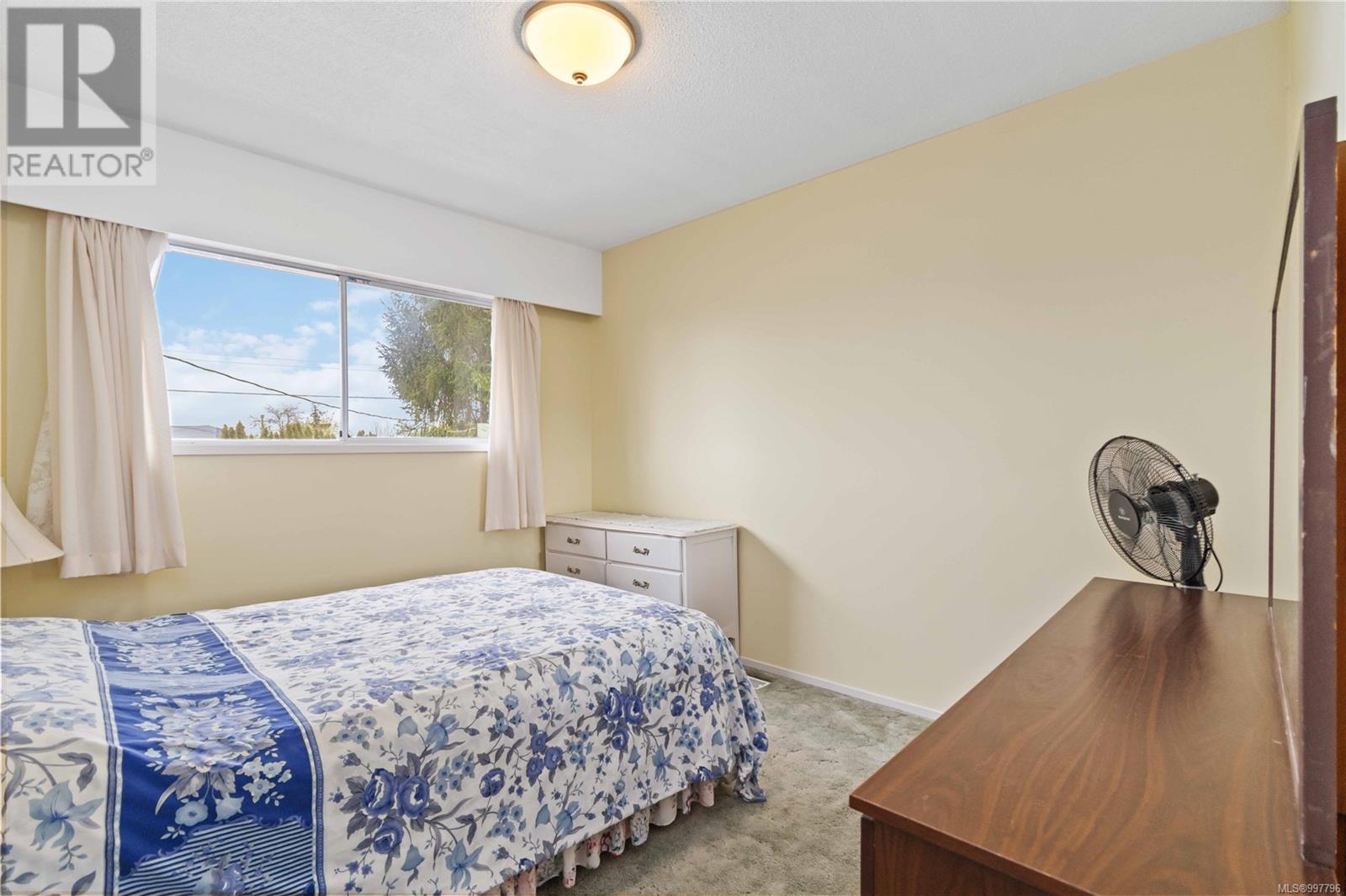  906 Lavender Avenue, Saanich