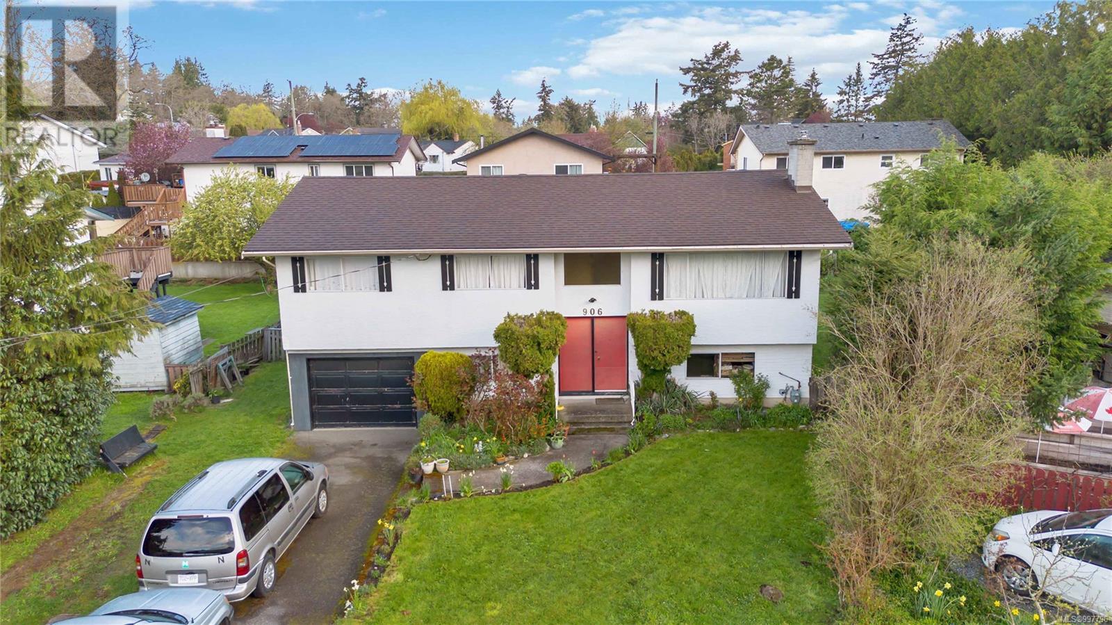  906 Lavender Avenue, Saanich