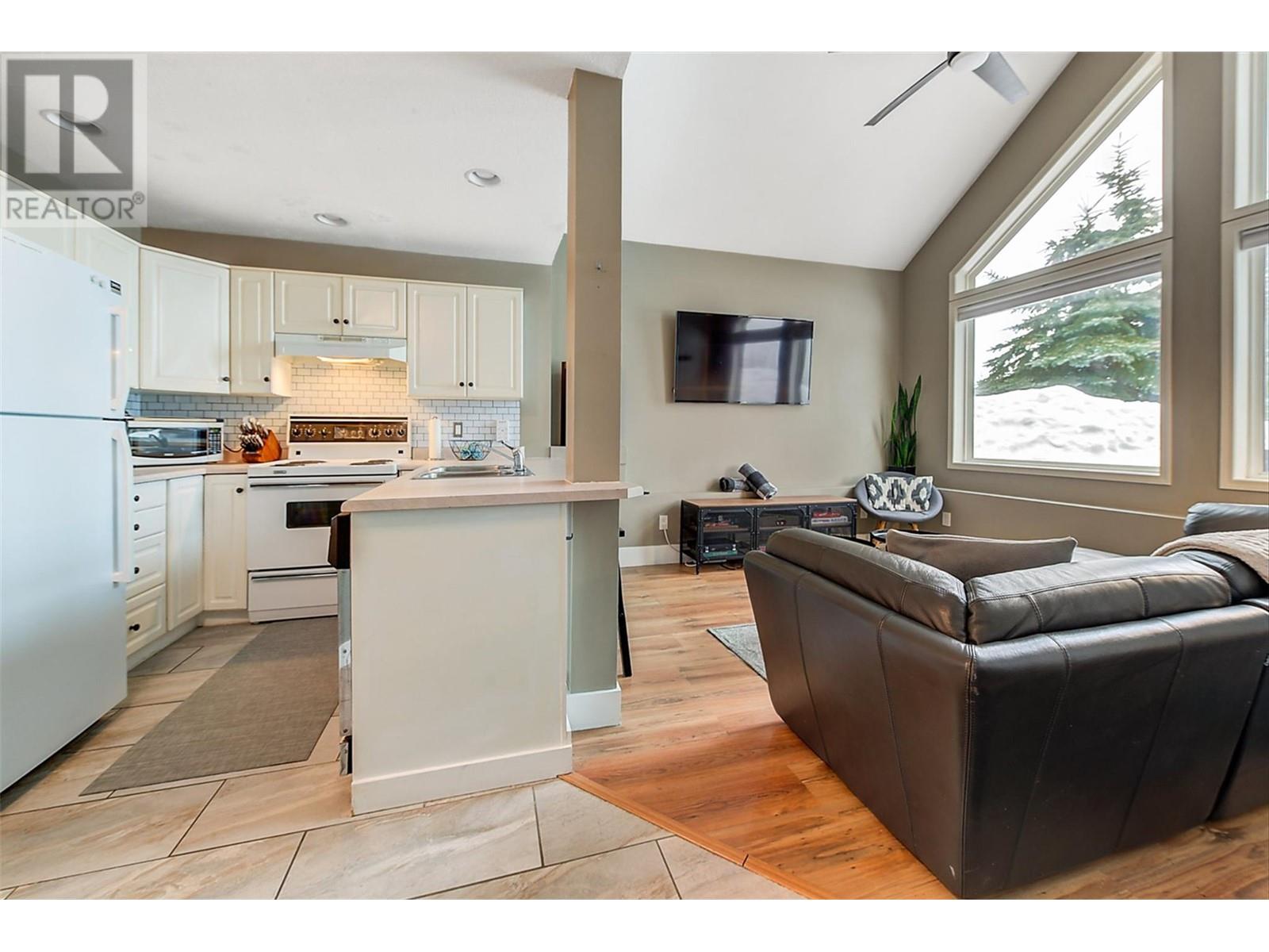 116D 5977 Snow Pines Crescent, Big White