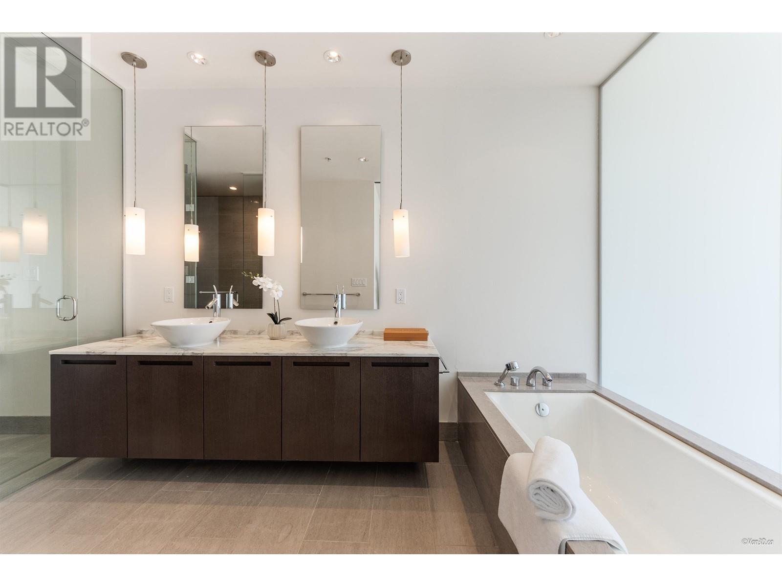 Photo 2 of 4704 1128 W Georgia Street, Vancouver BC