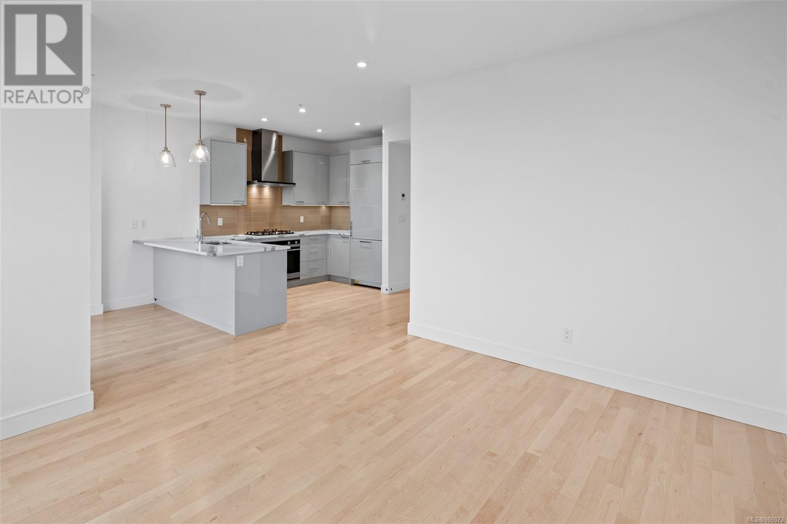 #207 916 LYALL ST - Image 13