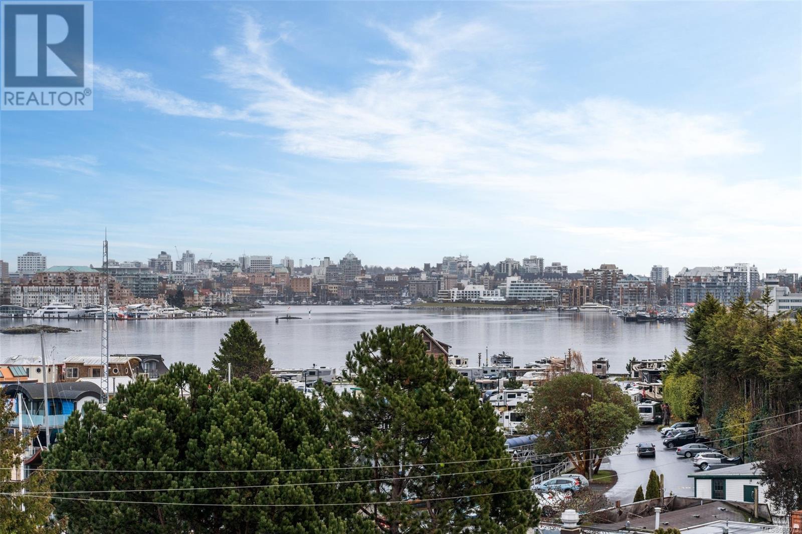 #207 916 LYALL ST - Image 27