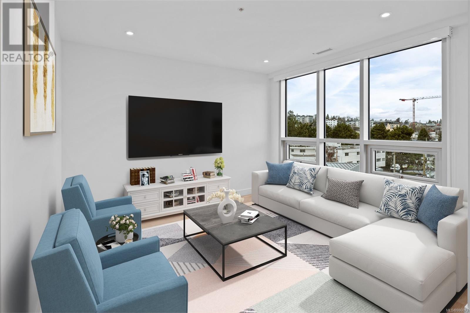 #207 916 LYALL ST - Image 4
