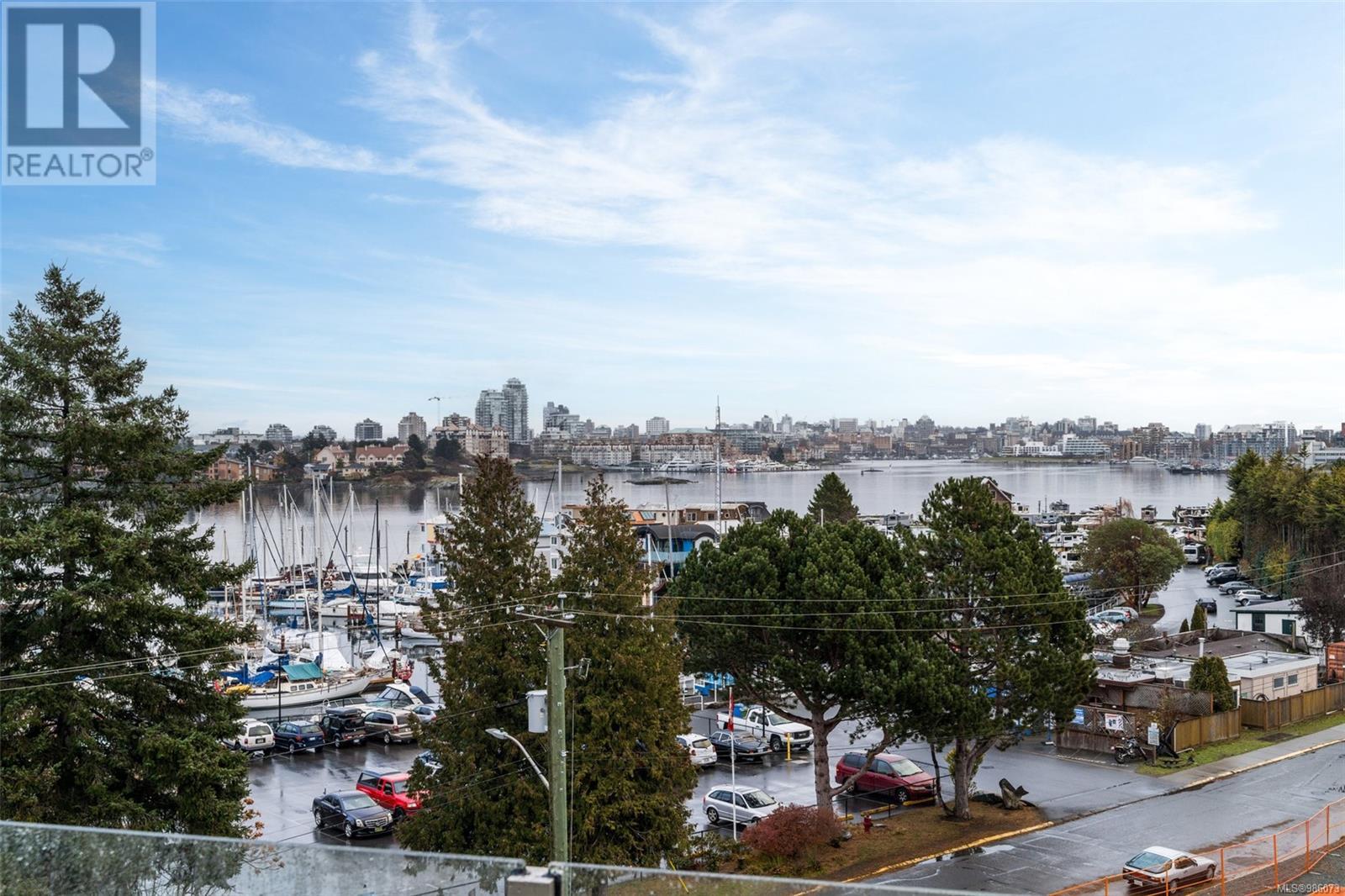 #207 916 LYALL ST - Image 26