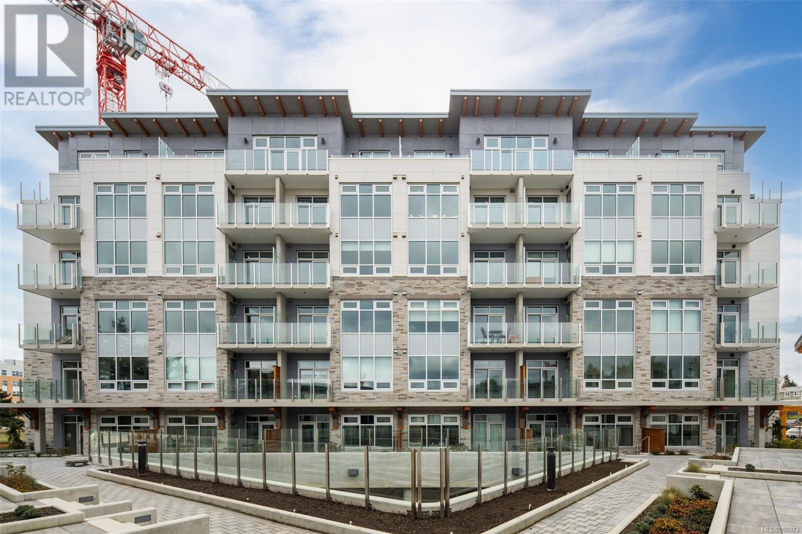#207 916 LYALL ST - Image 21