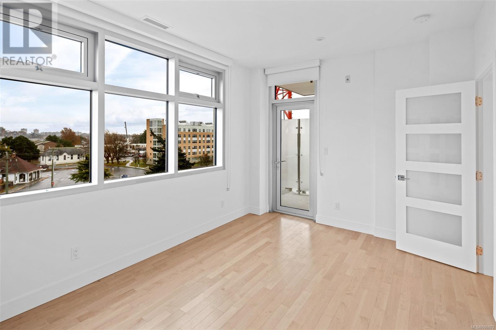 #207 916 LYALL ST - Image 16