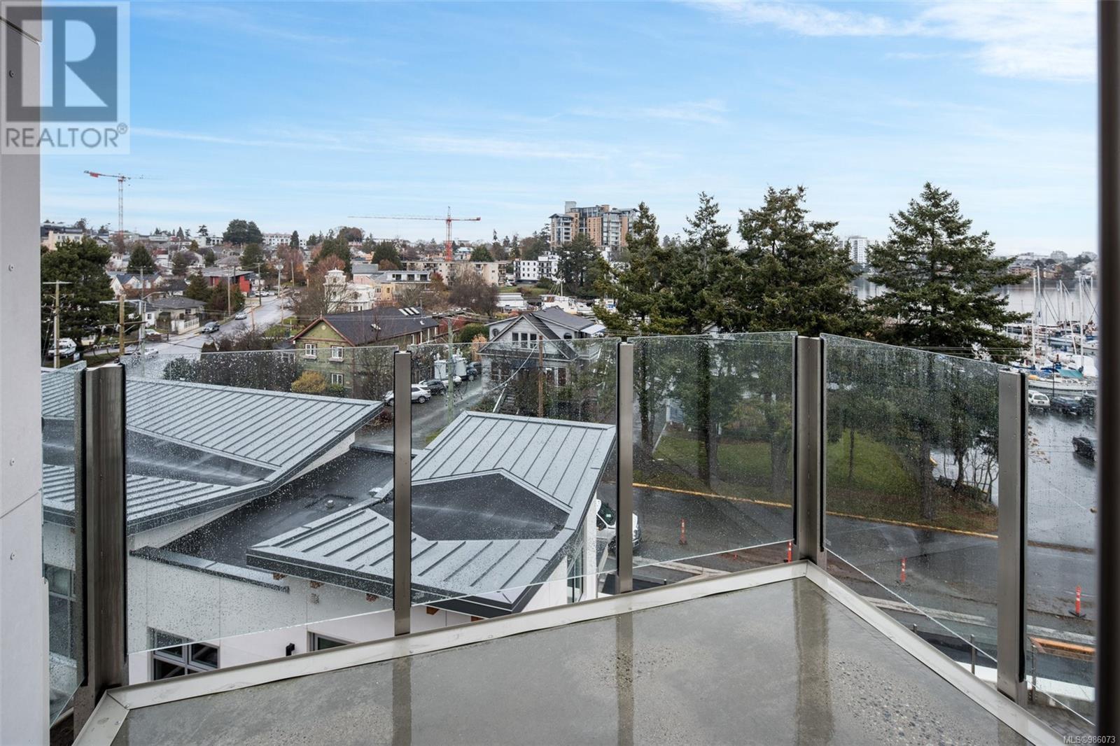 #207 916 LYALL ST - Image 25