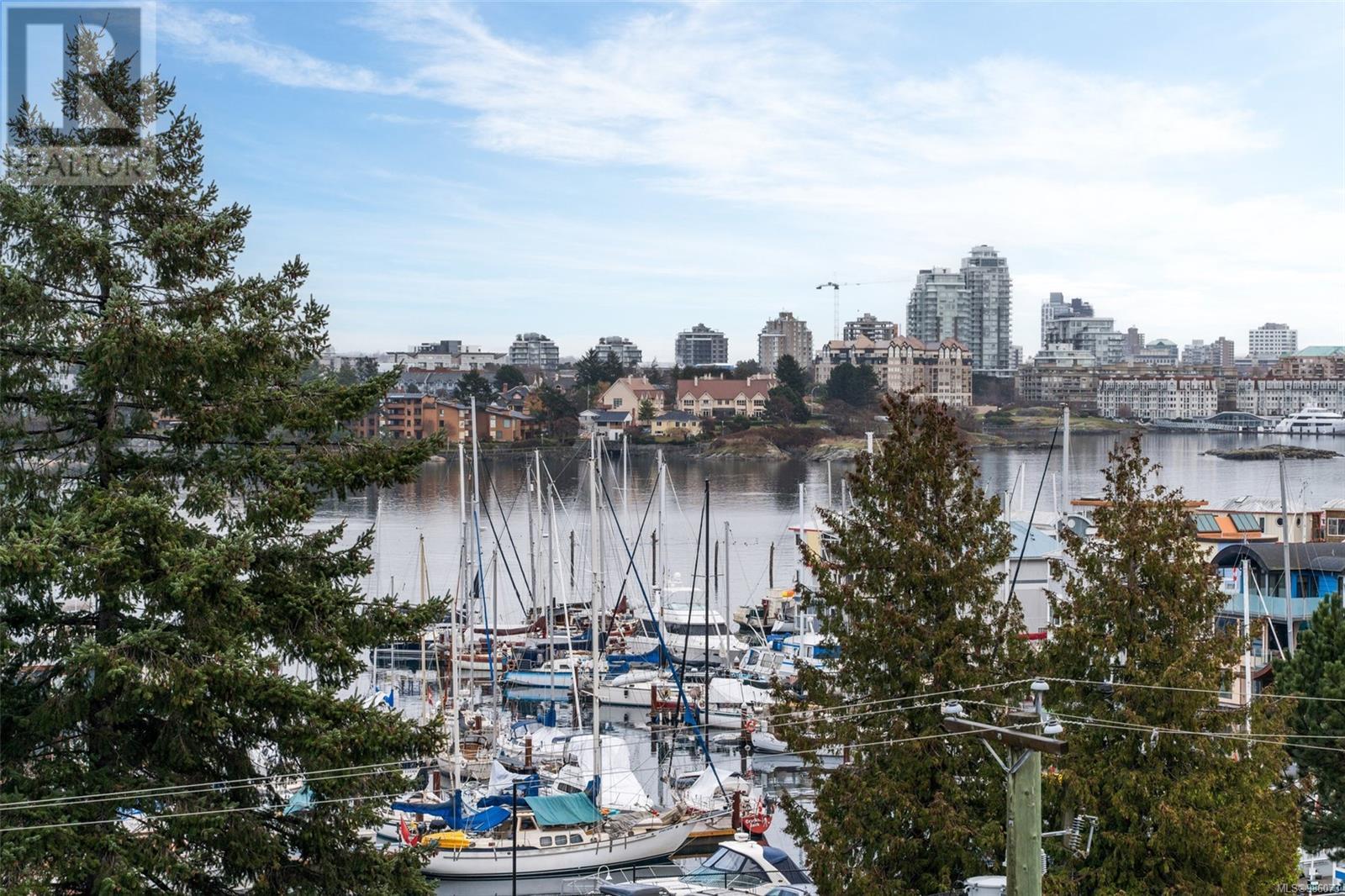 #207 916 LYALL ST - Image 28