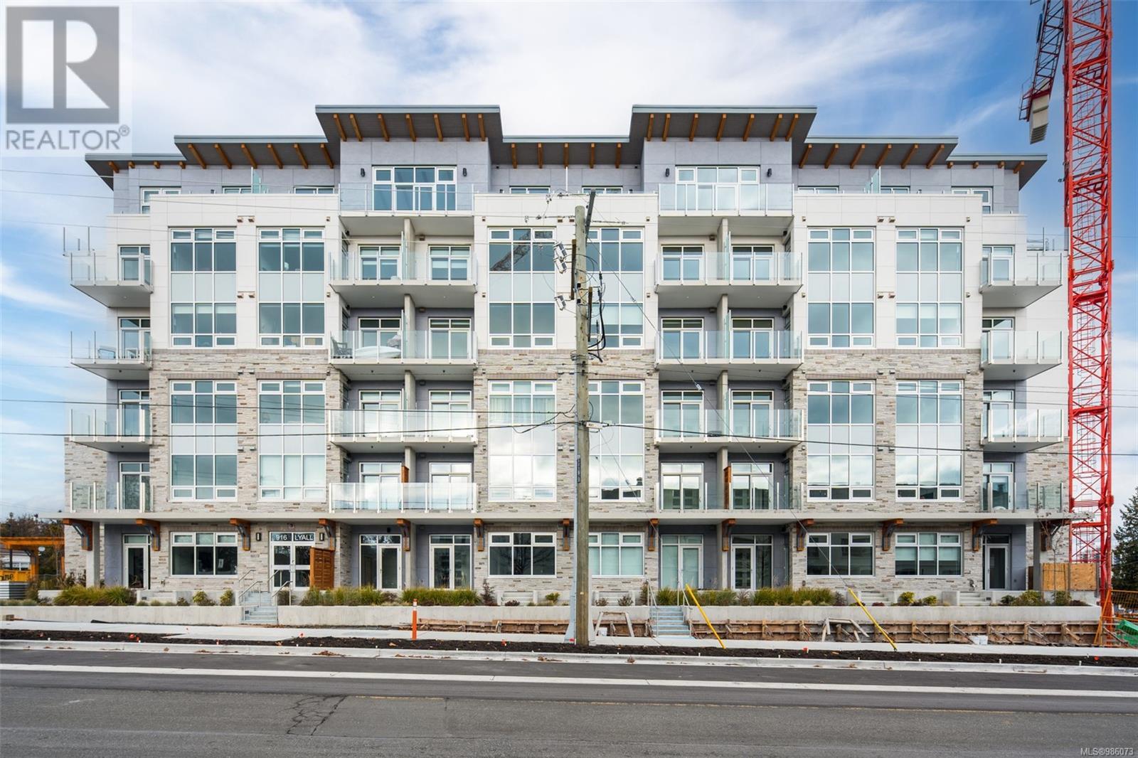 #207 916 LYALL ST - Image 22