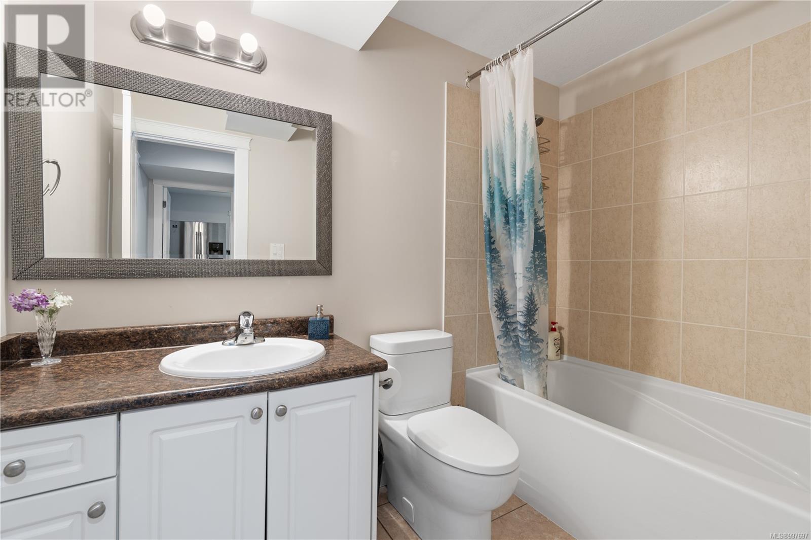 Photo 9 of 4232 Gulfview Dr, Nanaimo BC