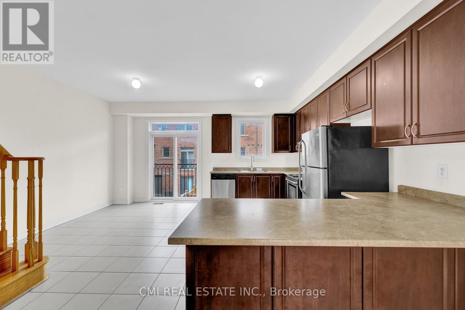 Photo 12 of 39 Sea Drifter Crescent, Brampton ON